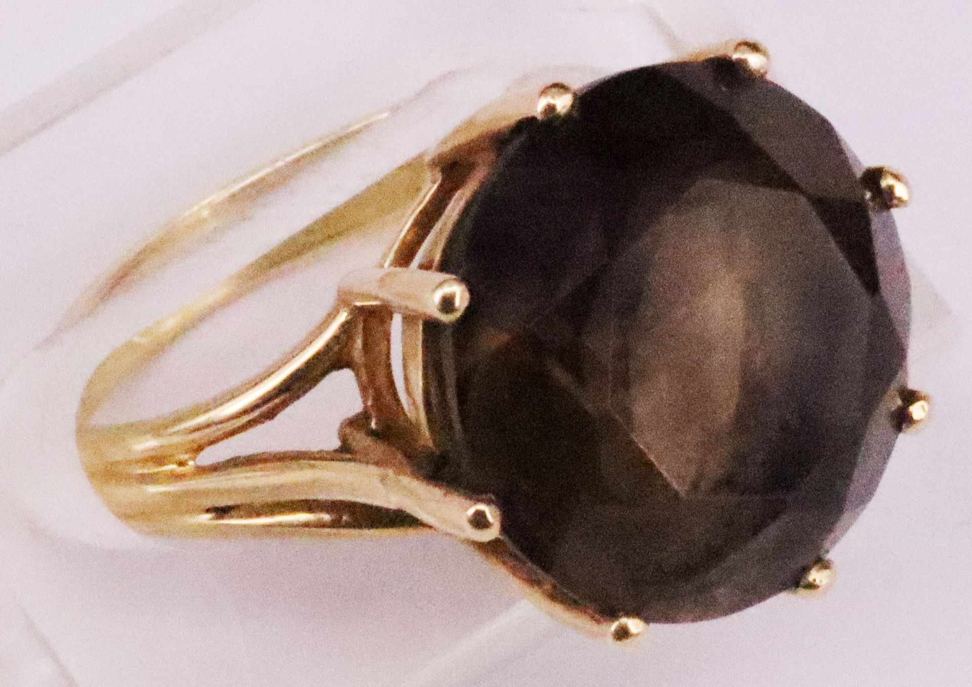 2 Damenringe, 585er GG, insg. 13,3 g: Ring mit rechteckigem Amethyst, 10 x 8 mm, sowie 6 Amethyst - Image 3 of 5