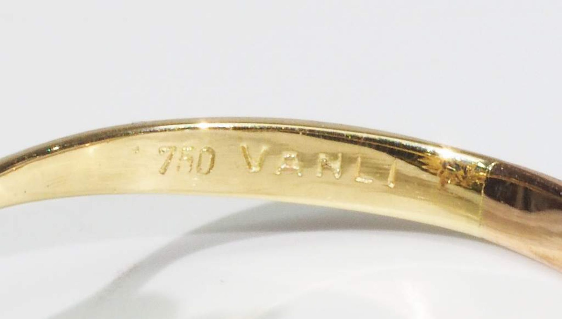 Ring, 750er Gelbgold, besetzt mit Saphir, Diamanten und Brillanten. - Bild 6 aus 7