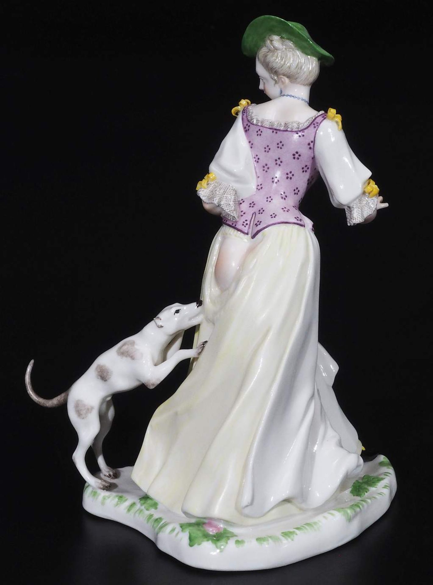 Figurine "Dame mit Hut von Hündchen angefallen". - Bild 5 aus 10