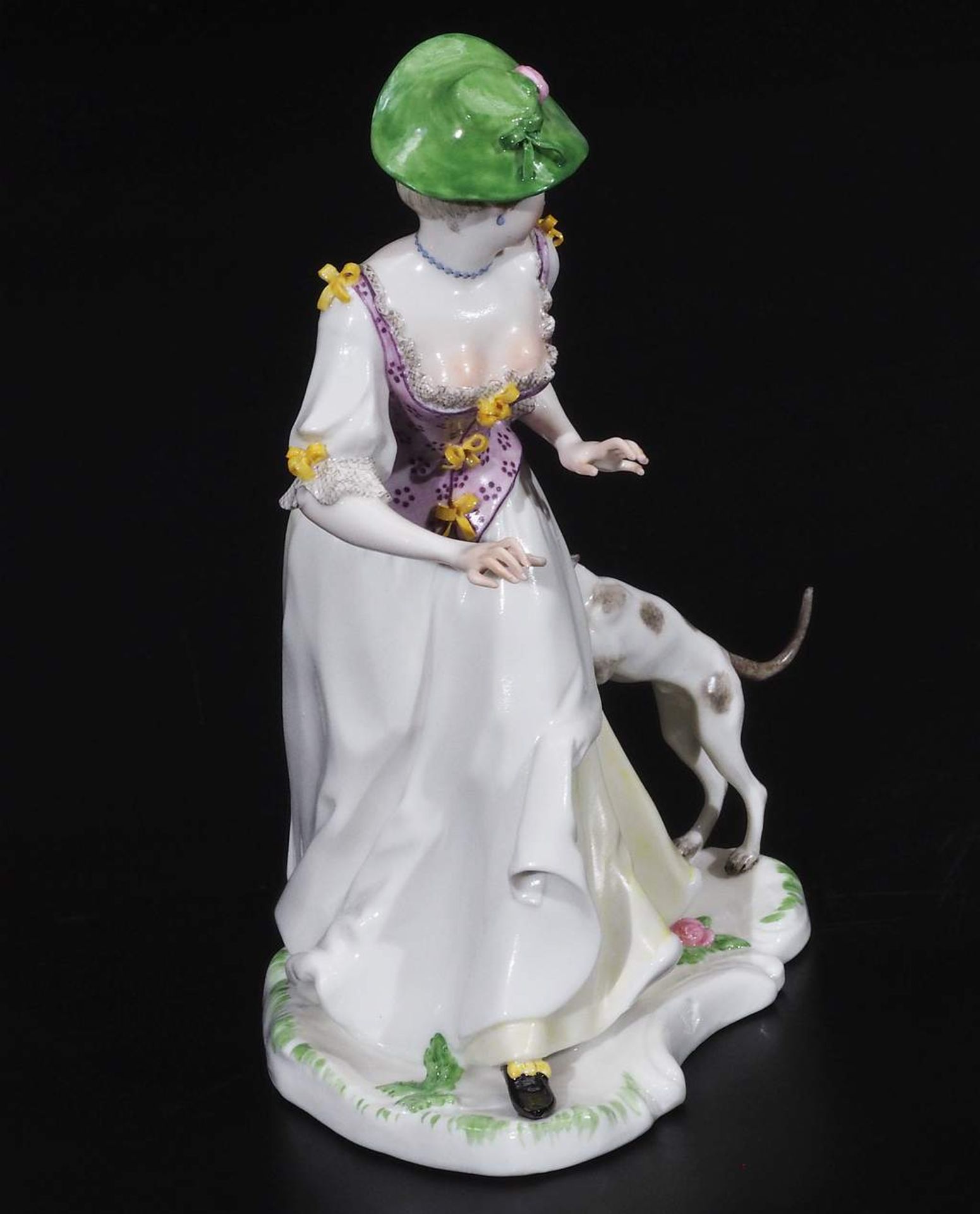 Figurine "Dame mit Hut von Hündchen angefallen". - Bild 7 aus 10