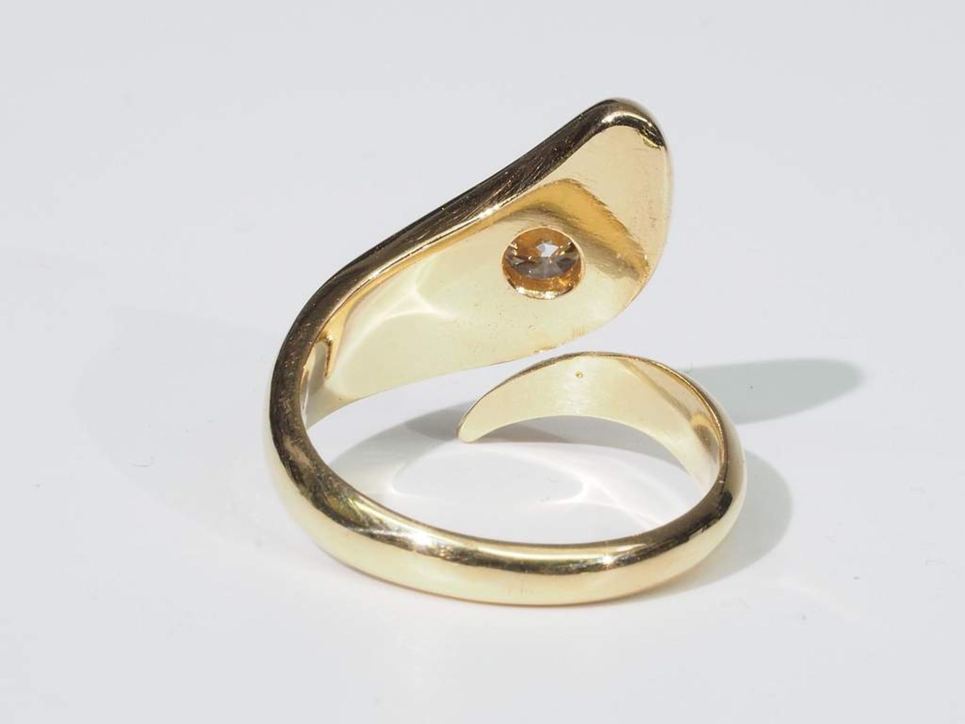 Schlangenring mit Brillant von ca. 0,87 Carat. 750er Gelbgold. - Bild 5 aus 7