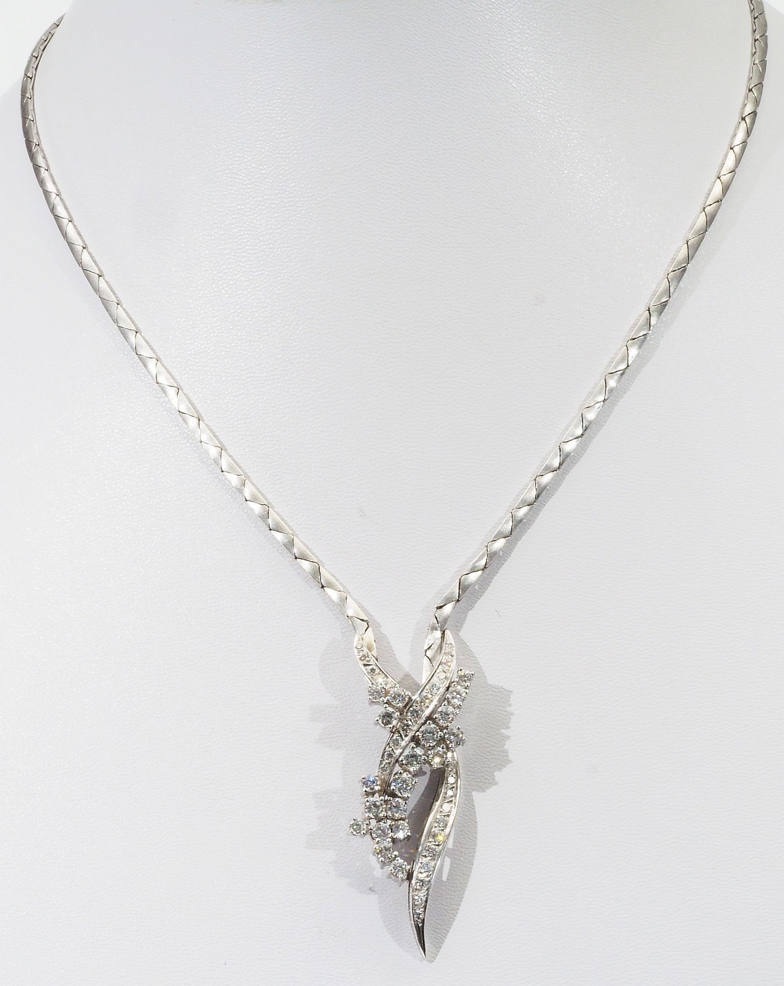 Collier mit Brillanten und Diamanten besetzt. - Image 3 of 6