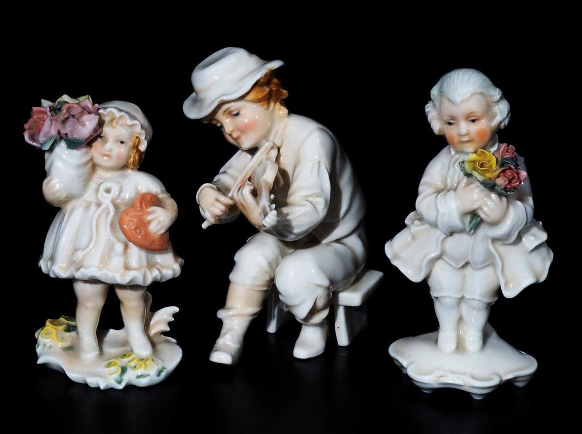 Drei Kinderfiguren. ENS, Volkstedt, grüne Mühlenmarke seit 1913. - Bild 2 aus 6