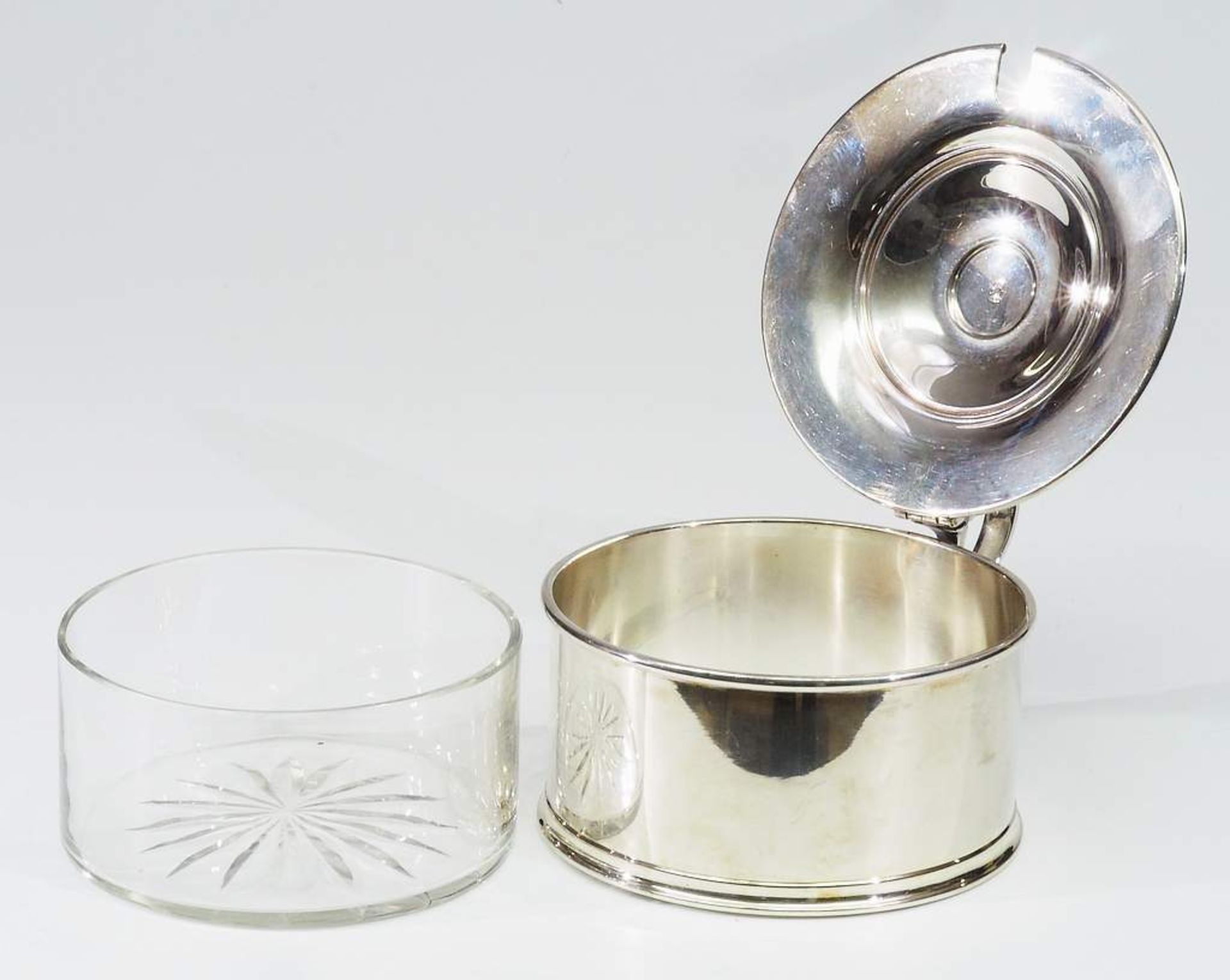 Runde Parmesan-Deckeldose mit Klarglaseinsatz. 800er Silber - Bild 4 aus 5