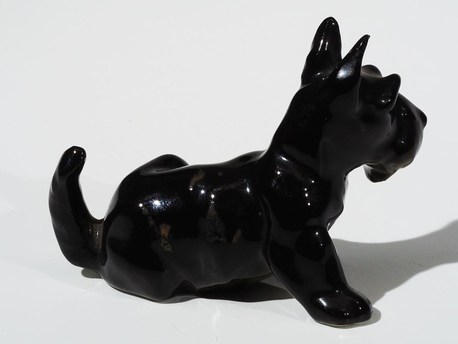 Miniatur sitzender Scotch-Terrier, schwarz. HUTSCHENREUTHER. - Bild 3 aus 6