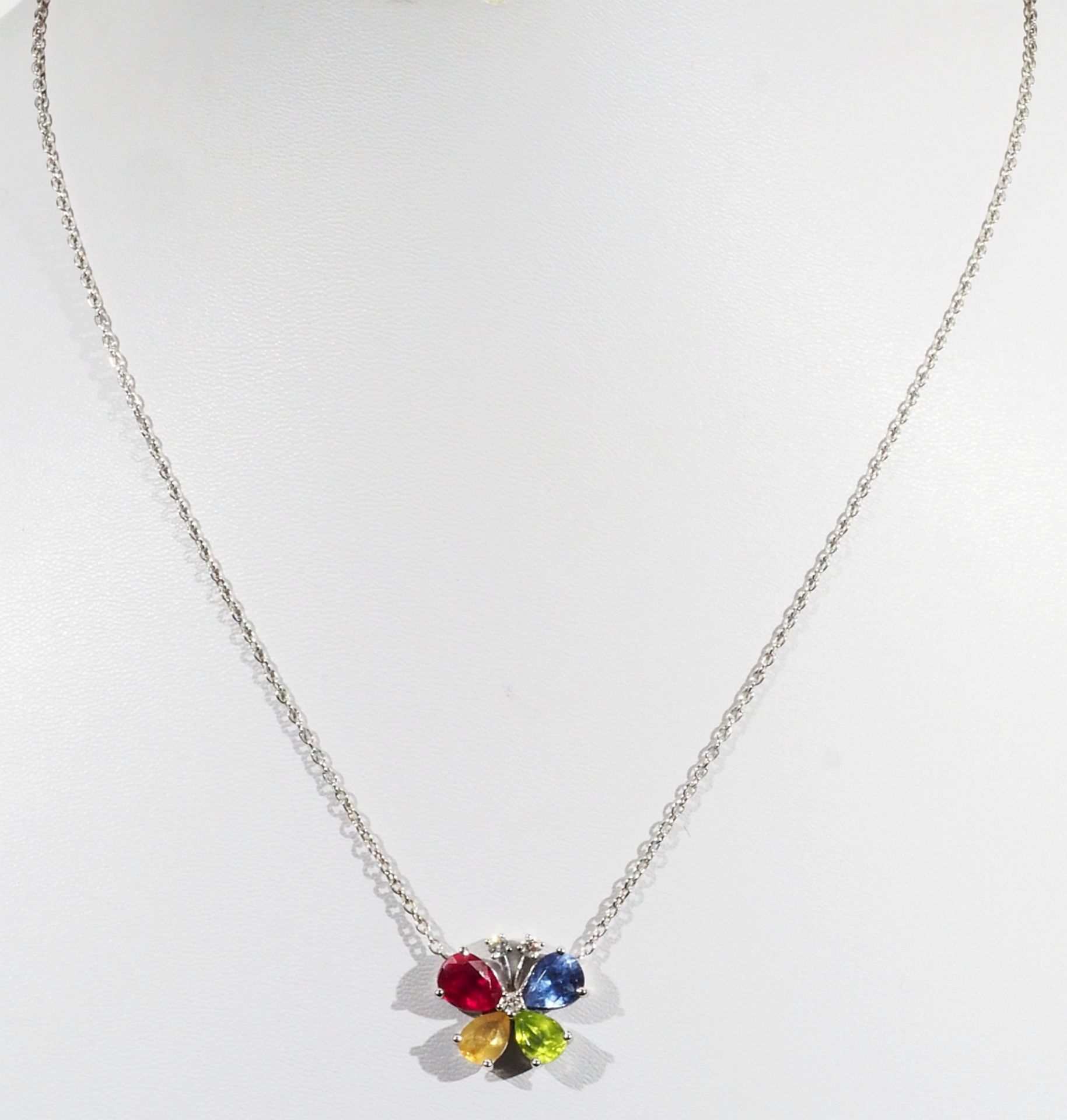 Collier, mittig mit einem Schmetterling. - Image 4 of 5