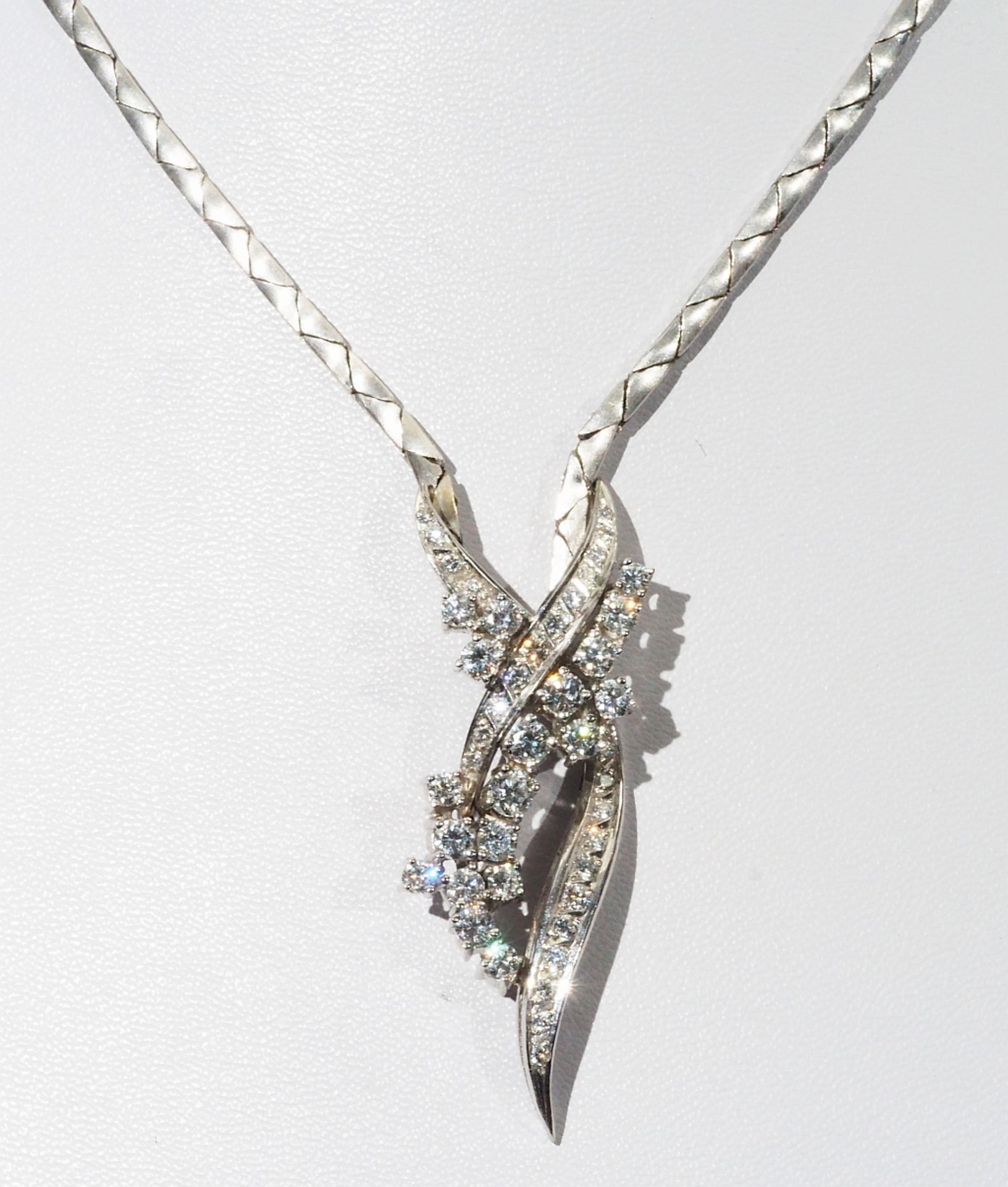 Collier mit Brillanten und Diamanten besetzt. - Image 2 of 6