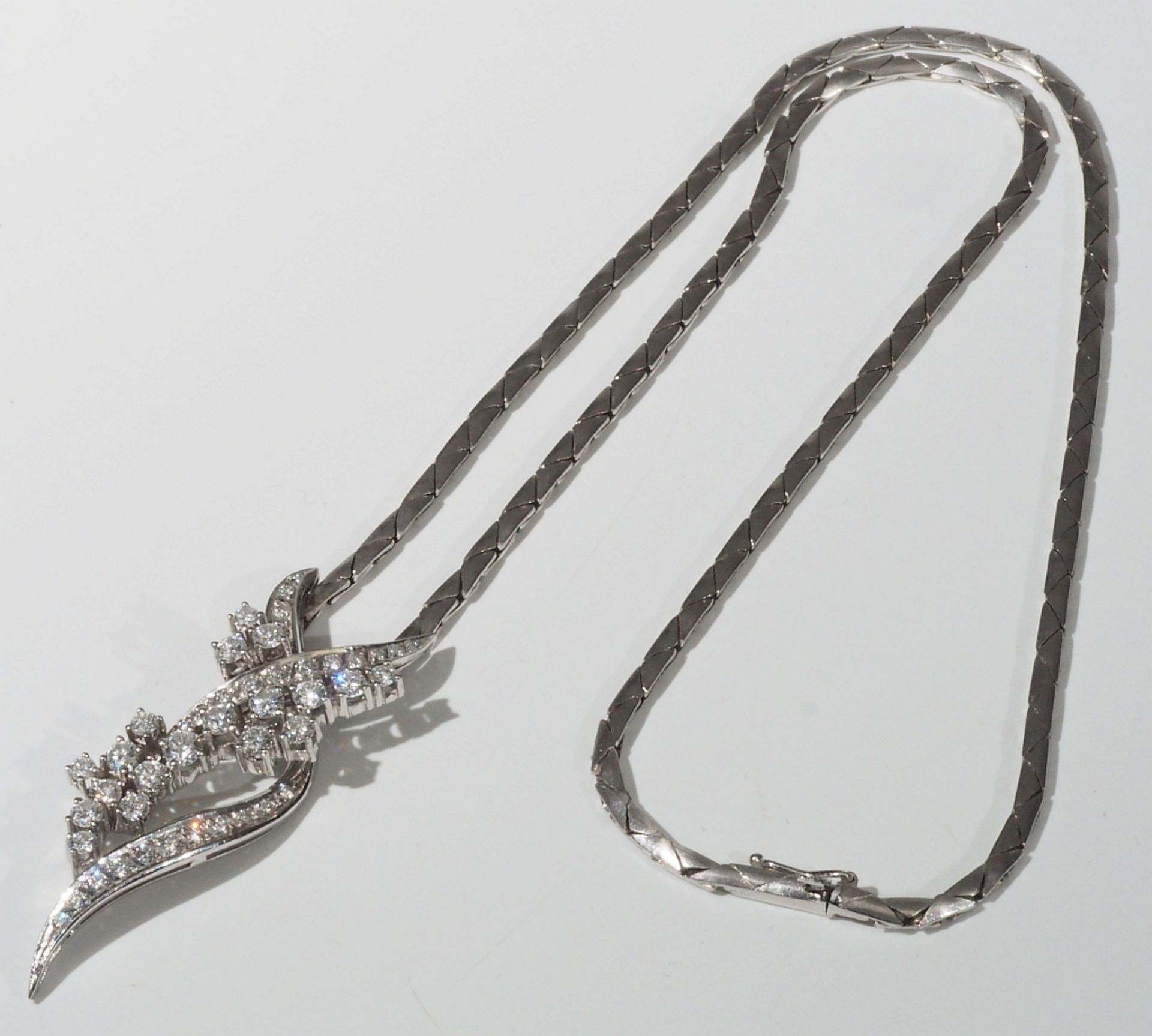 Collier mit Brillanten und Diamanten besetzt. - Image 4 of 6