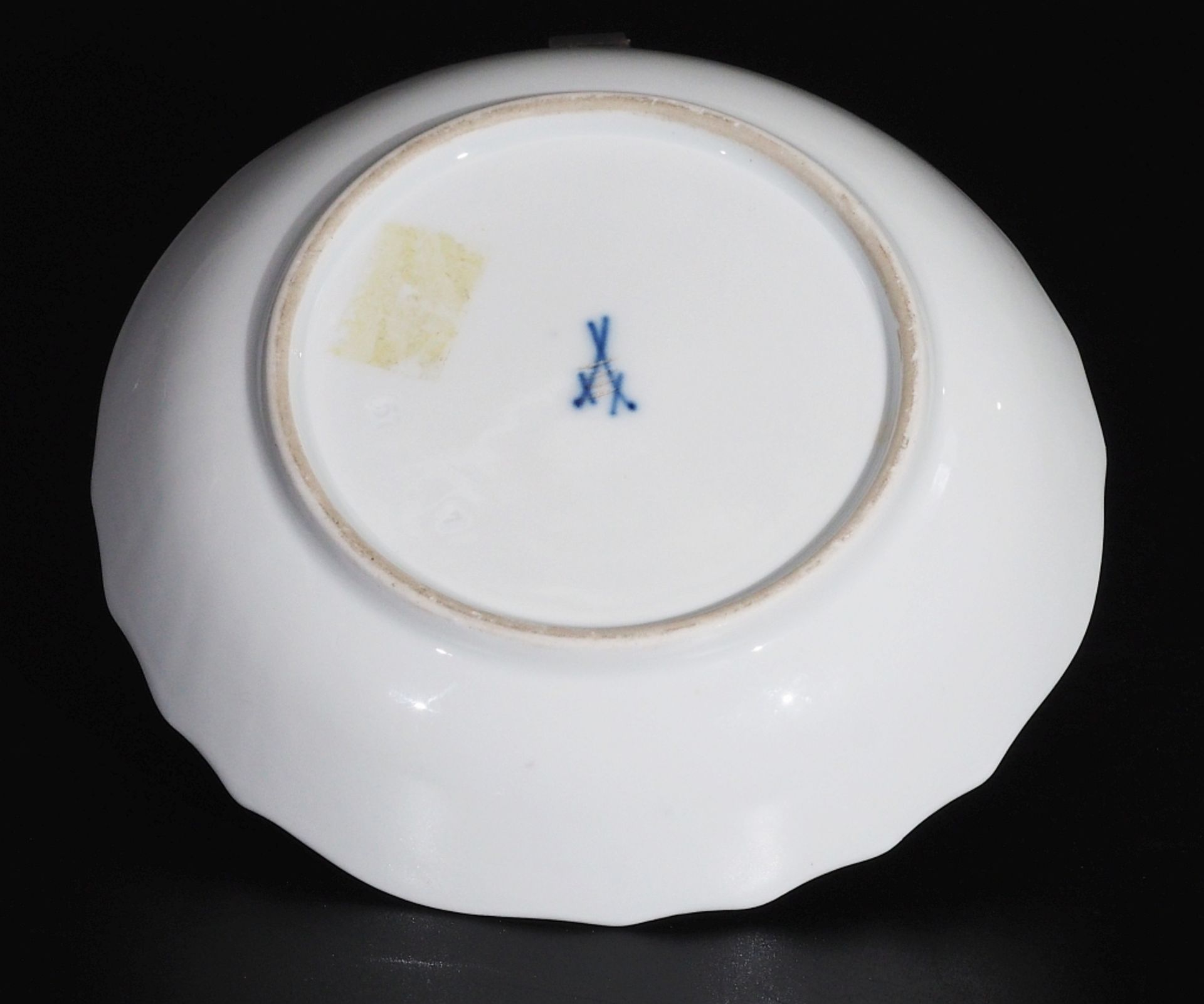 MEISSEN Unterschale. Kakiemon- Dekor "Chinesischer Schmetterling", - Bild 3 aus 4