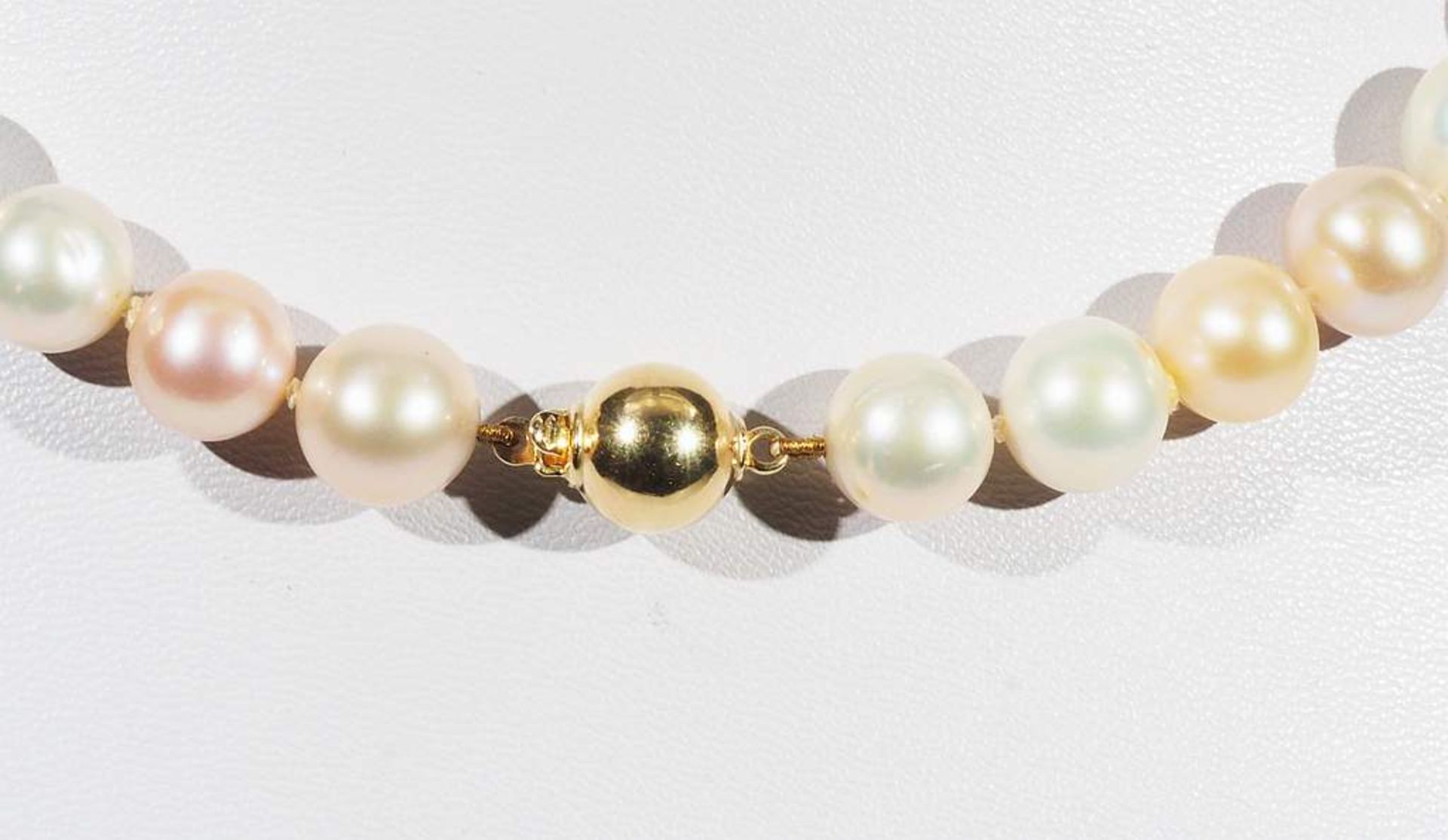 Multicolor Perlenkette in Pastelltönen mit 585er Gelbgoldverschluß. - Bild 4 aus 7