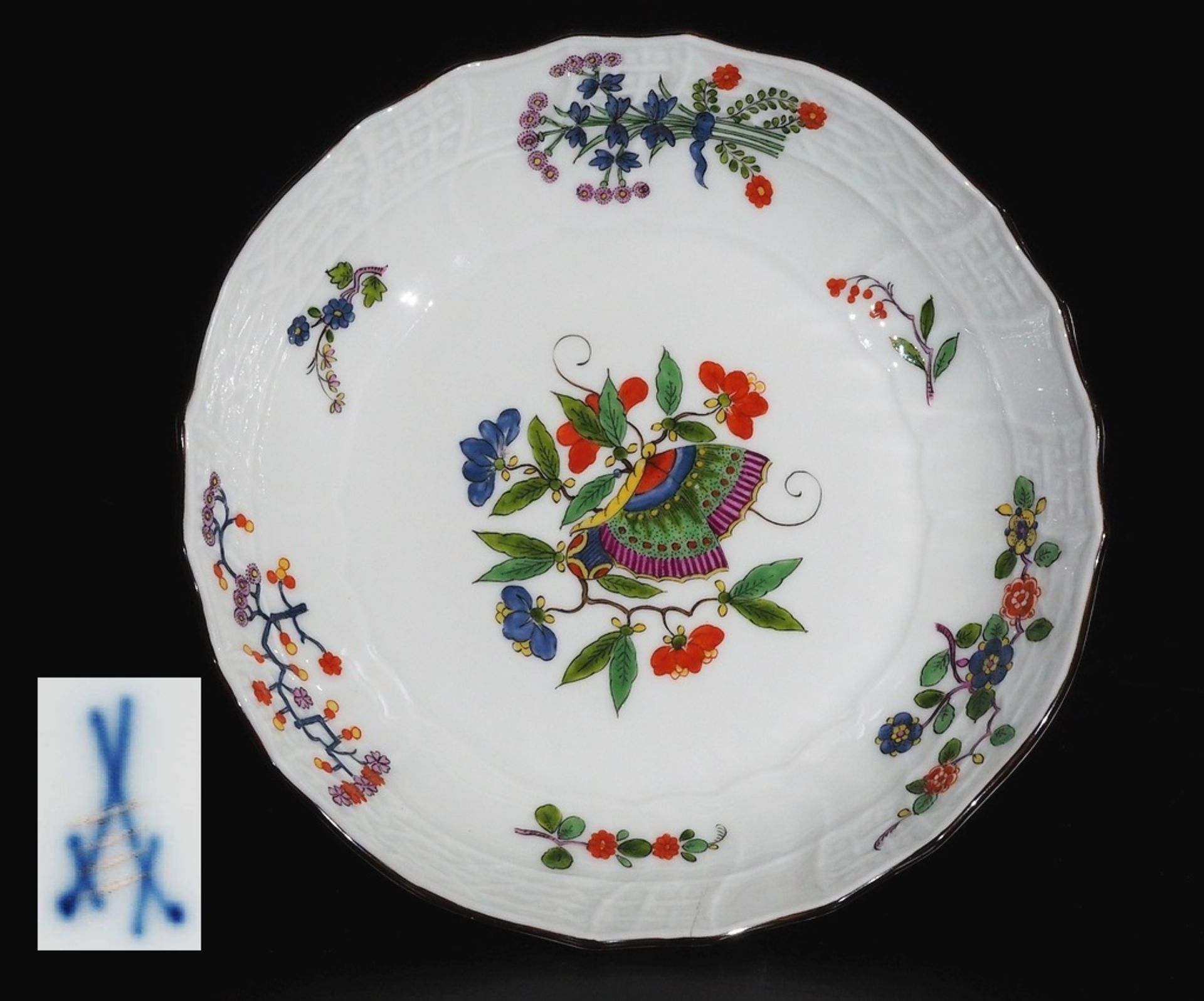 MEISSEN Unterschale. Kakiemon- Dekor "Chinesischer Schmetterling",