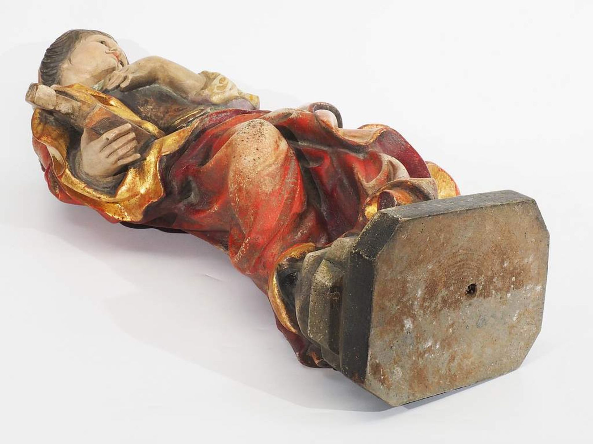 Heilige Katharina mit ihrem Attribut "gebrochenes Wagenrad". Oberammergau, 20. Jahrhundert. - Bild 6 aus 6