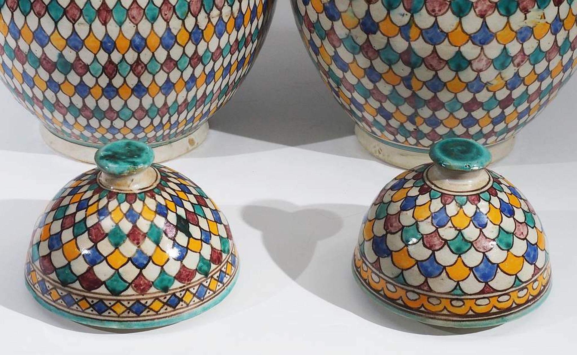 Paar Deckeldosen, Keramik. 20. Jahrhundert. - Bild 4 aus 6