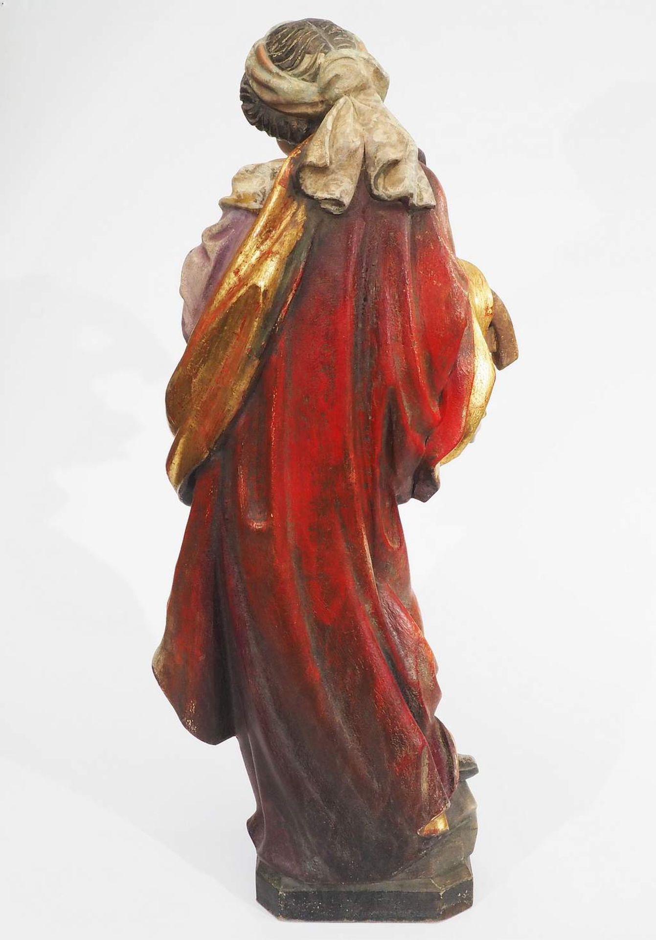 Heilige Katharina mit ihrem Attribut "gebrochenes Wagenrad". Oberammergau, 20. Jahrhundert. - Bild 4 aus 6