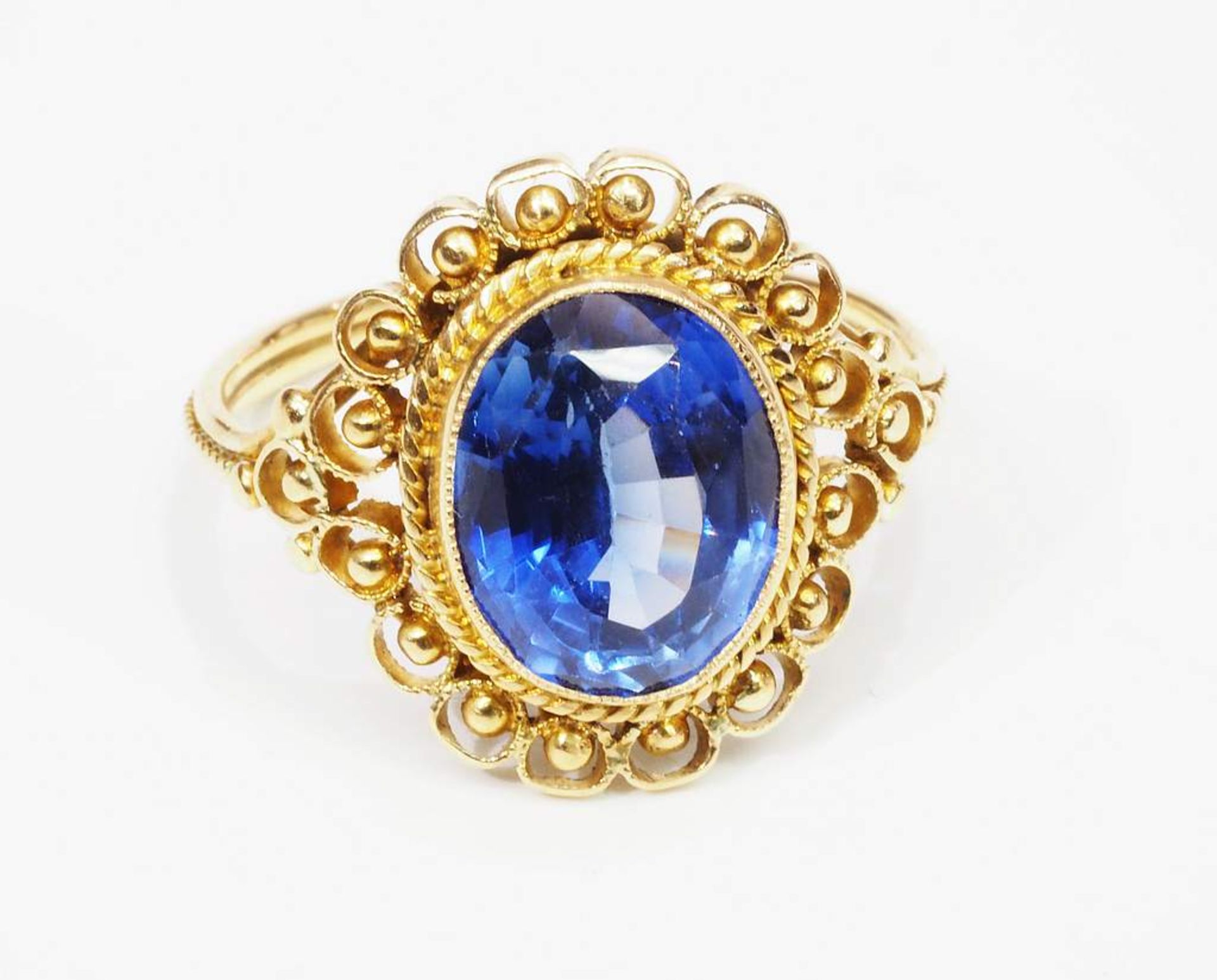 Ring mit Saphir, Fassung 750er Gelbgold, oval, facettiert, transparent, blau. - Bild 3 aus 7