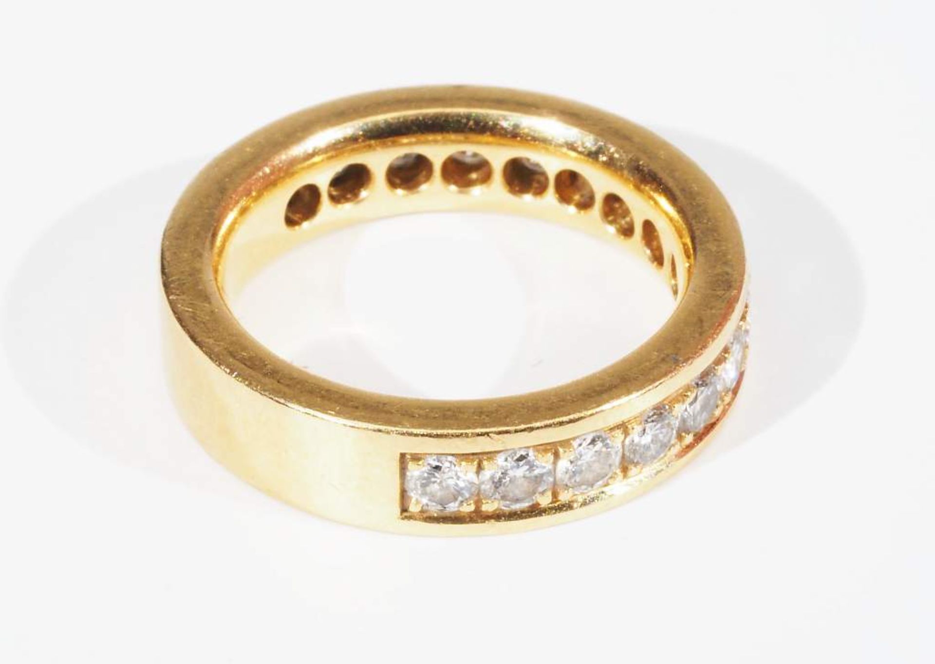 Memoirering, 750er Gelbgold. Ringschiene mit 2/3 Brilllantbesatz von zusammen ca. 1 ct. H/vs - Bild 4 aus 7