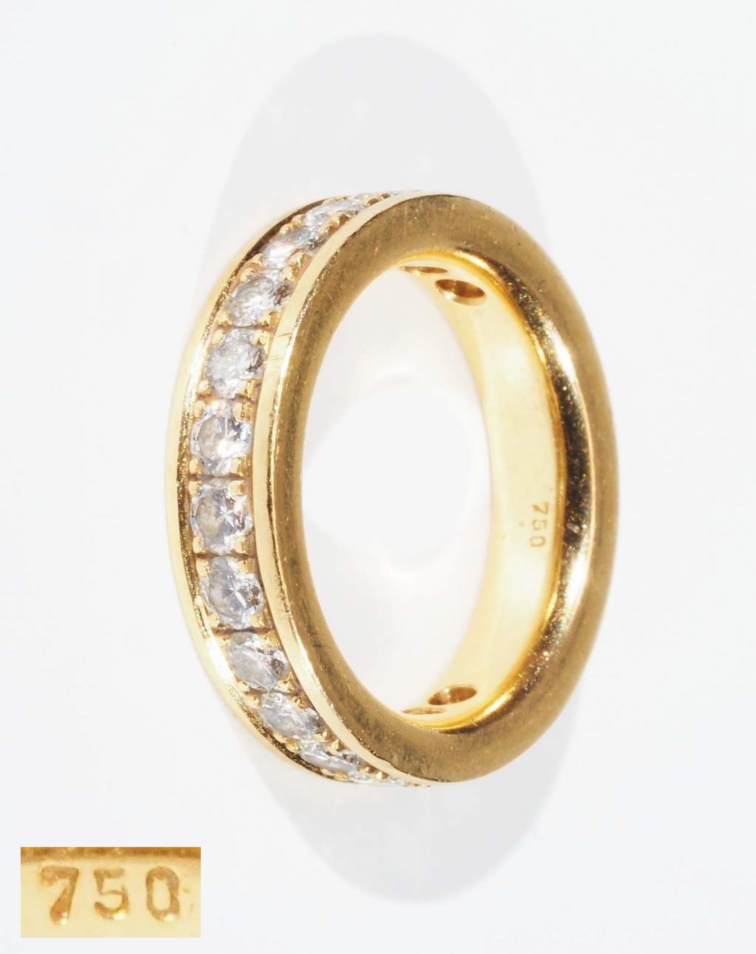 Memoirering, 750er Gelbgold. Ringschiene mit 2/3 Brilllantbesatz von zusammen ca. 1 ct. H/vs