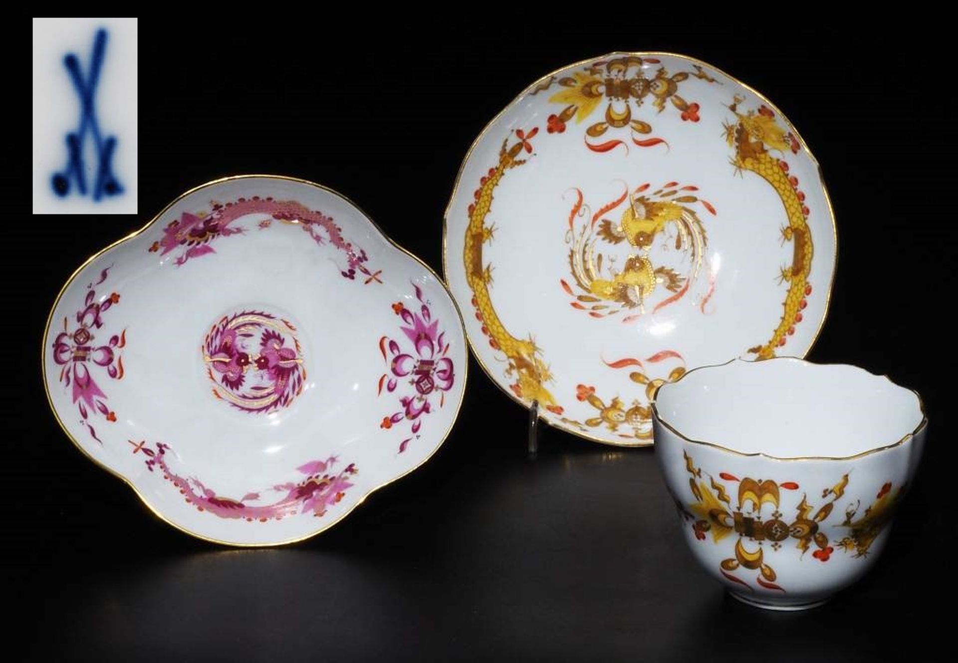 MEISSEN "Indisch-Dekor". Tasse mit Untertasse. Viereckschale.