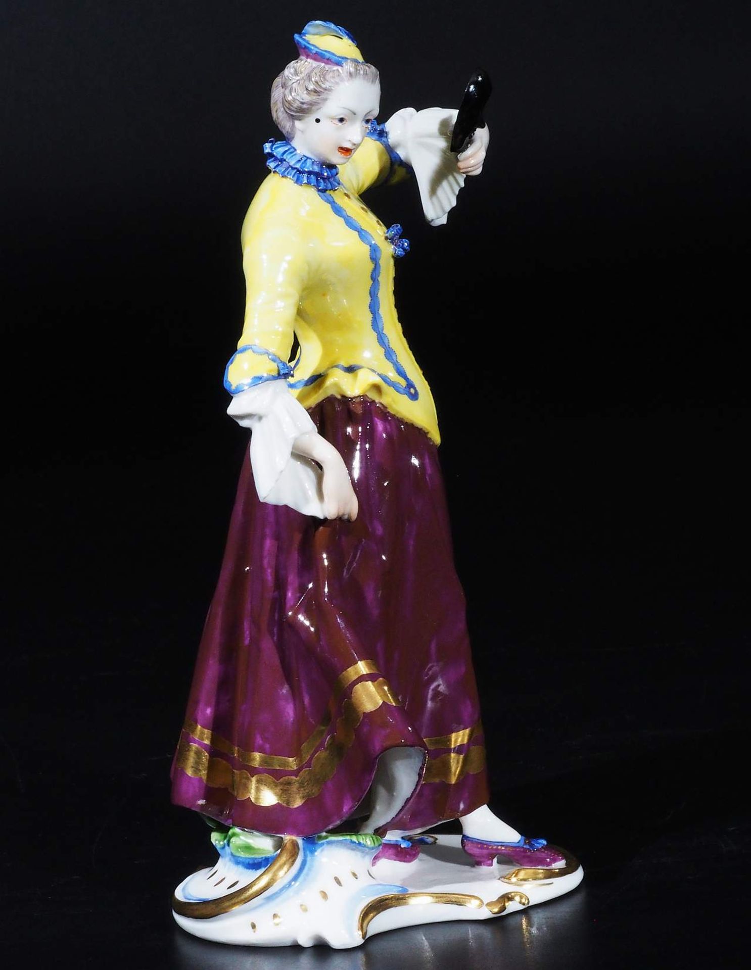 Columbine.mit Maske. Komödianten-Figur aus der Serie Commedia dell'arte. NYMPHENBURG um 1900. - Image 3 of 9