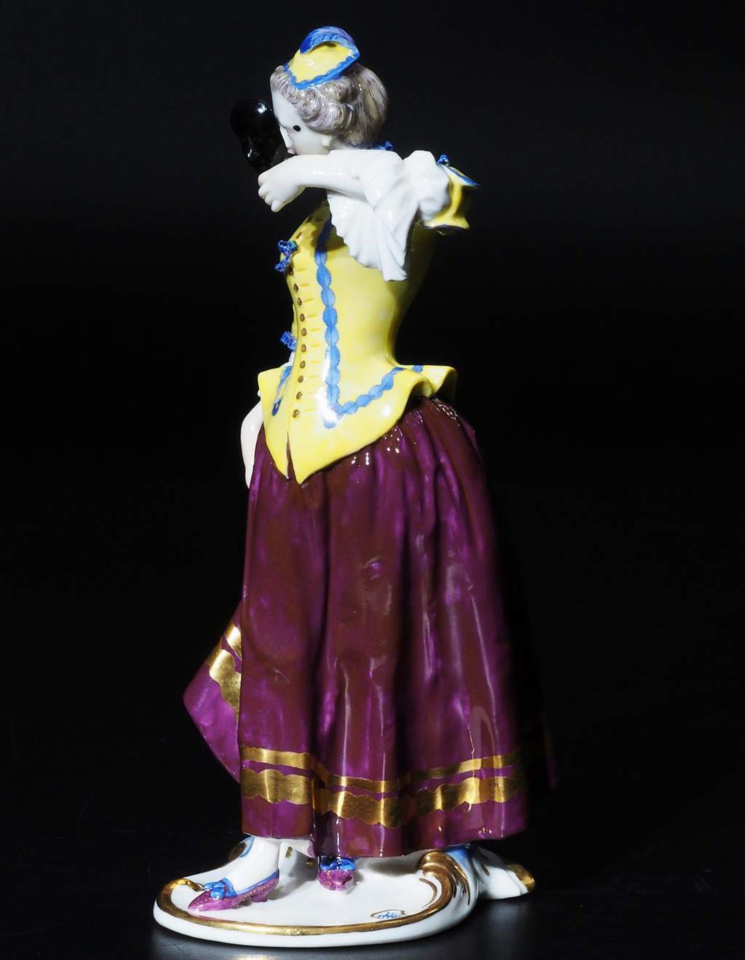 Columbine.mit Maske. Komödianten-Figur aus der Serie Commedia dell'arte. NYMPHENBURG um 1900. - Image 5 of 9