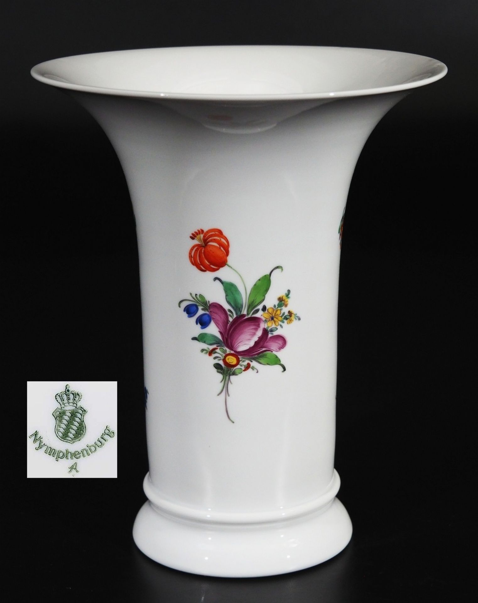 Trompetenvase, NYMPHENBURG, Marke 1976 - 1997. Modell Nr. 833/3.