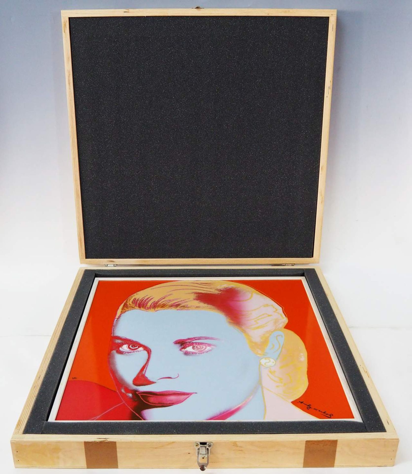 Nach ANDY WARHOL (1928 - 1987). Wandbild Porzellankachel Grace Kelly "Red". - Image 11 of 12