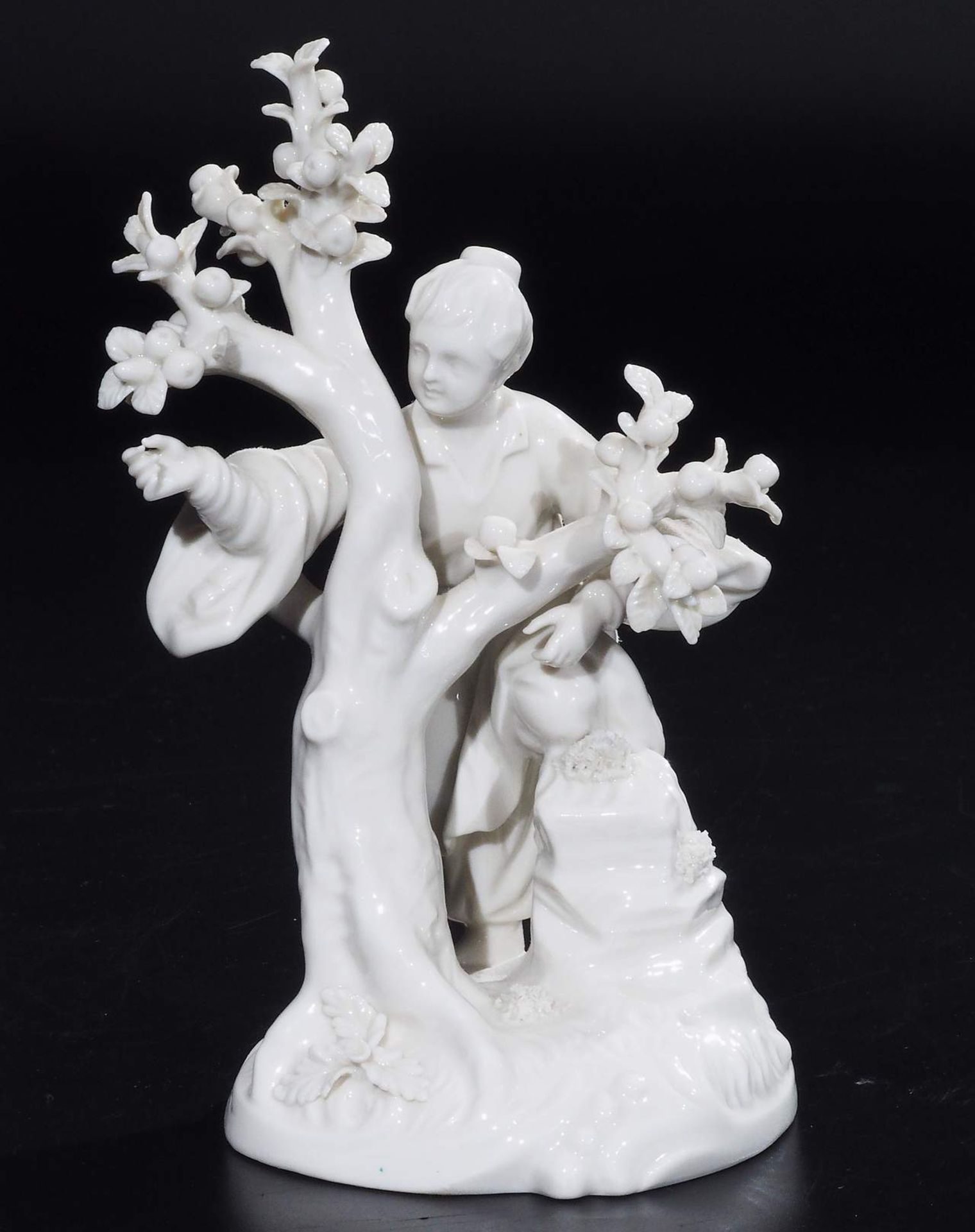 Figurengruppe "Chinesin am Apfelbaum, nach Äpfeln greifend", NYMPHENBURG nach Frankenthaler Modell. - Image 2 of 8