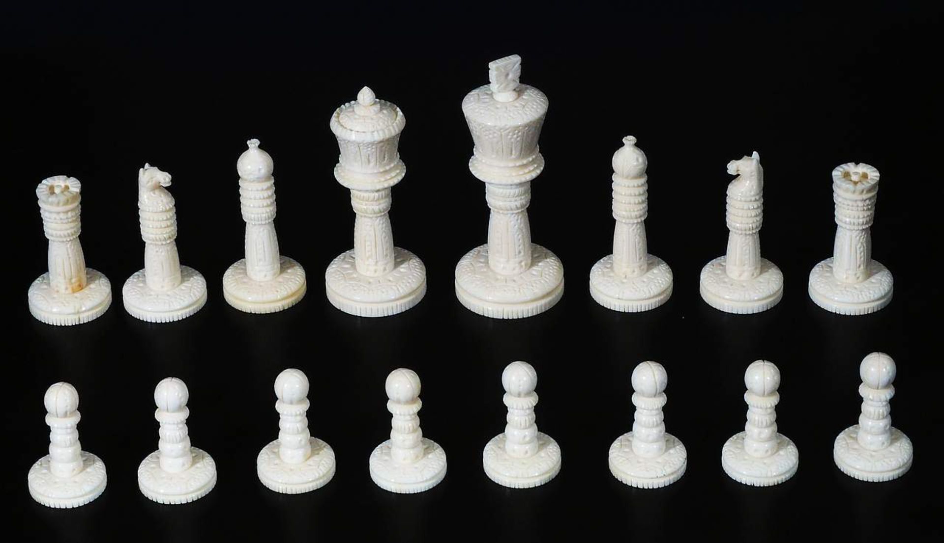 Elfenbein-Schachspiel im internationalen Stil geschnitzt. - Image 3 of 8