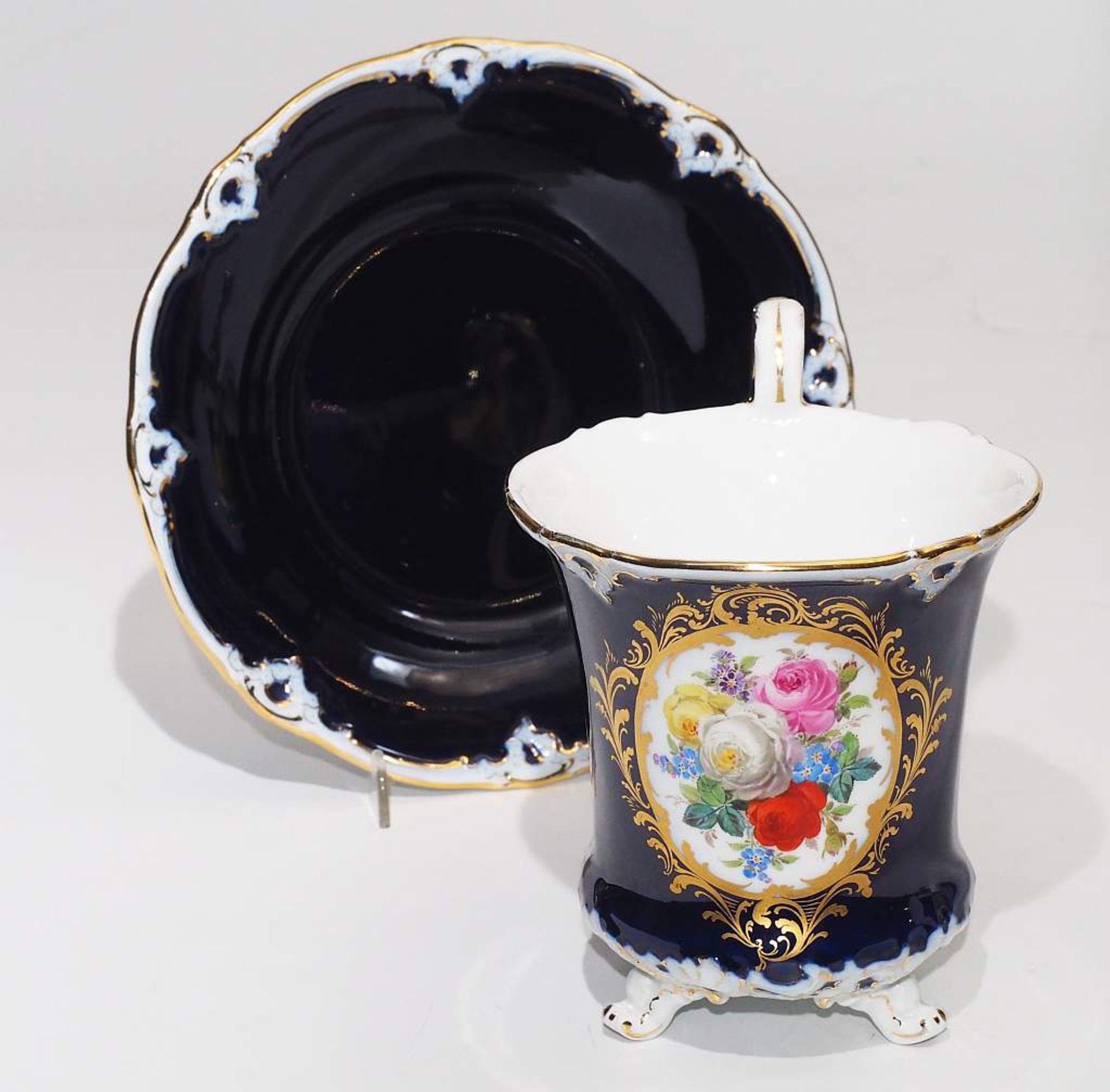 Große Prunktasse mit Untertasse. MEISSEN 1860 - 1923. - Bild 4 aus 6