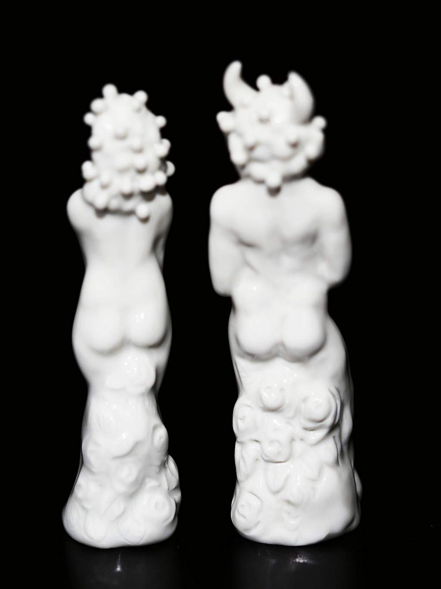 Stilisierte karikative Miniaturfiguren "Braut und Satyr". MEISSEN, 1. Wahl. Entwurf Peter Strang. M - Image 4 of 6