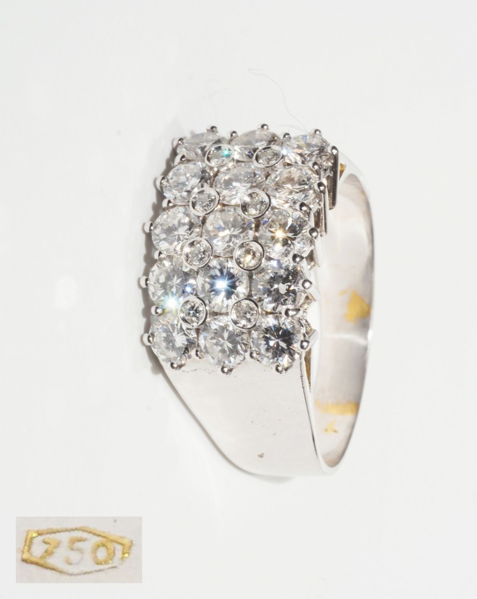 Ring mit 23 Brillanten von ca. 1,65 ct. G-H vs-si.