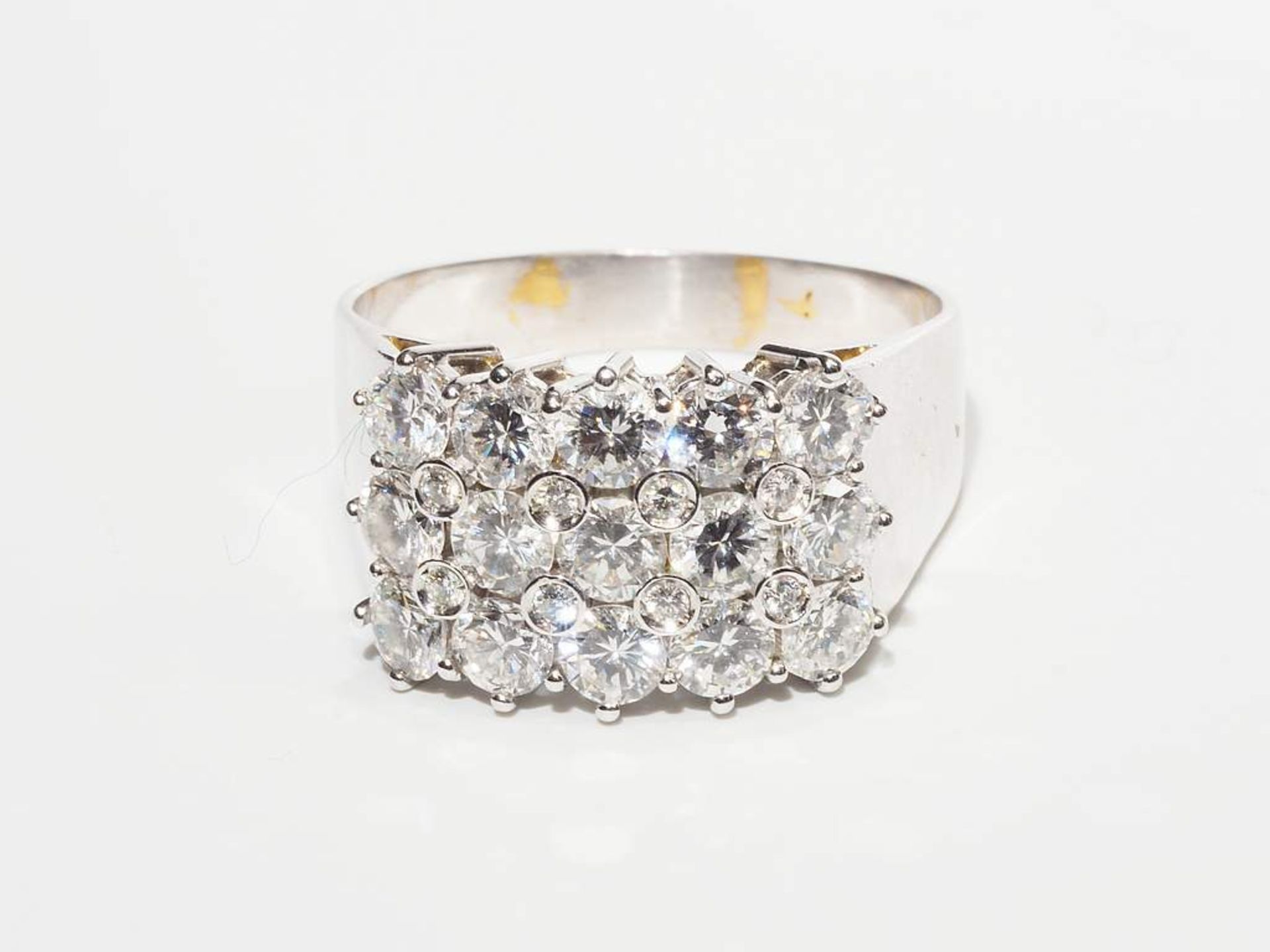 Ring mit 23 Brillanten von ca. 1,65 ct. G-H vs-si. - Bild 3 aus 7