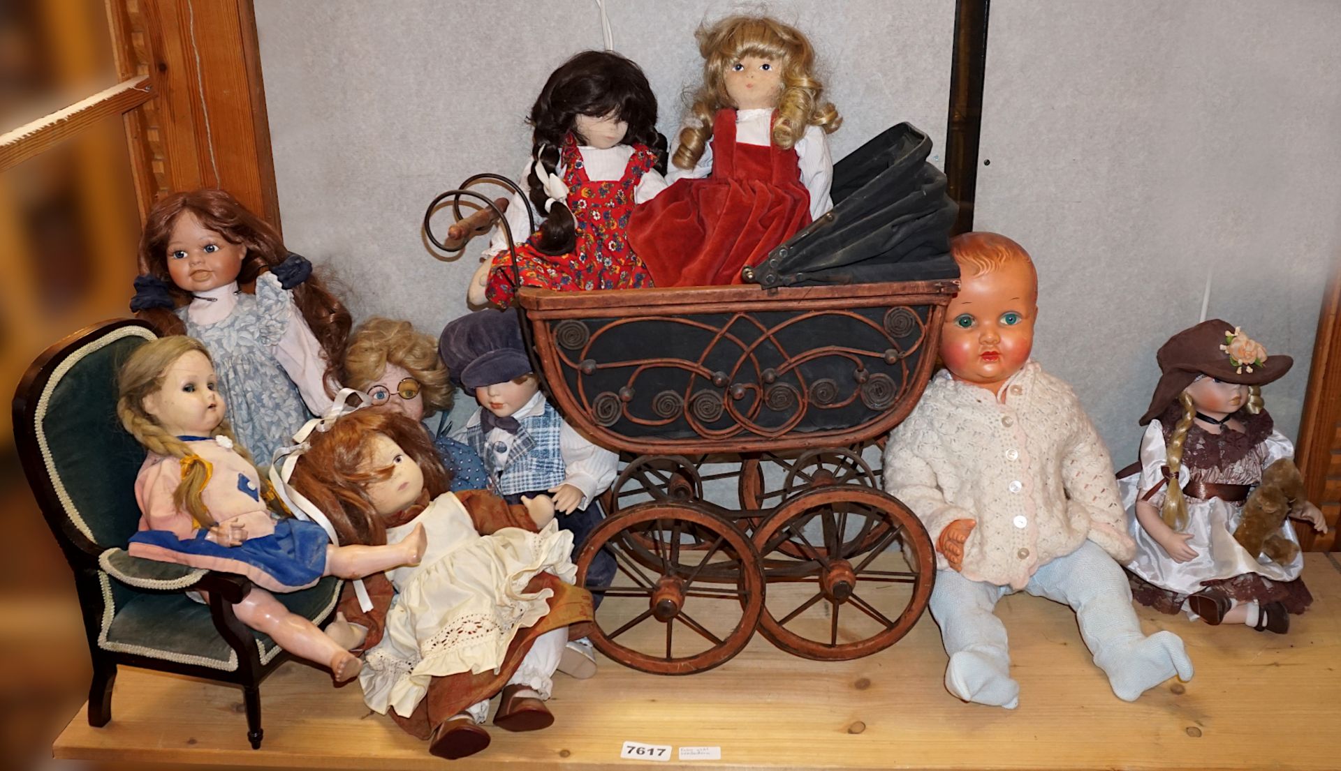 10 Künstler-/Puppen 20. Jh. versch. Marken bis H ca. 60cm mit Puppenwagen, Geschirr um 1920, z.T. be - Bild 2 aus 3
