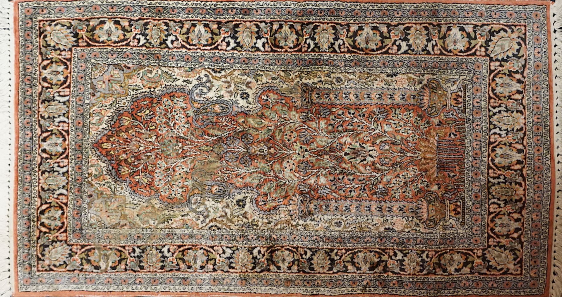 4 Natur-/Seidenteppiche 20. Jh.: 1x KASCHMIR, Indien ca. 155x91cm, 1x Gartennischendekor Indien ca. - Bild 2 aus 5