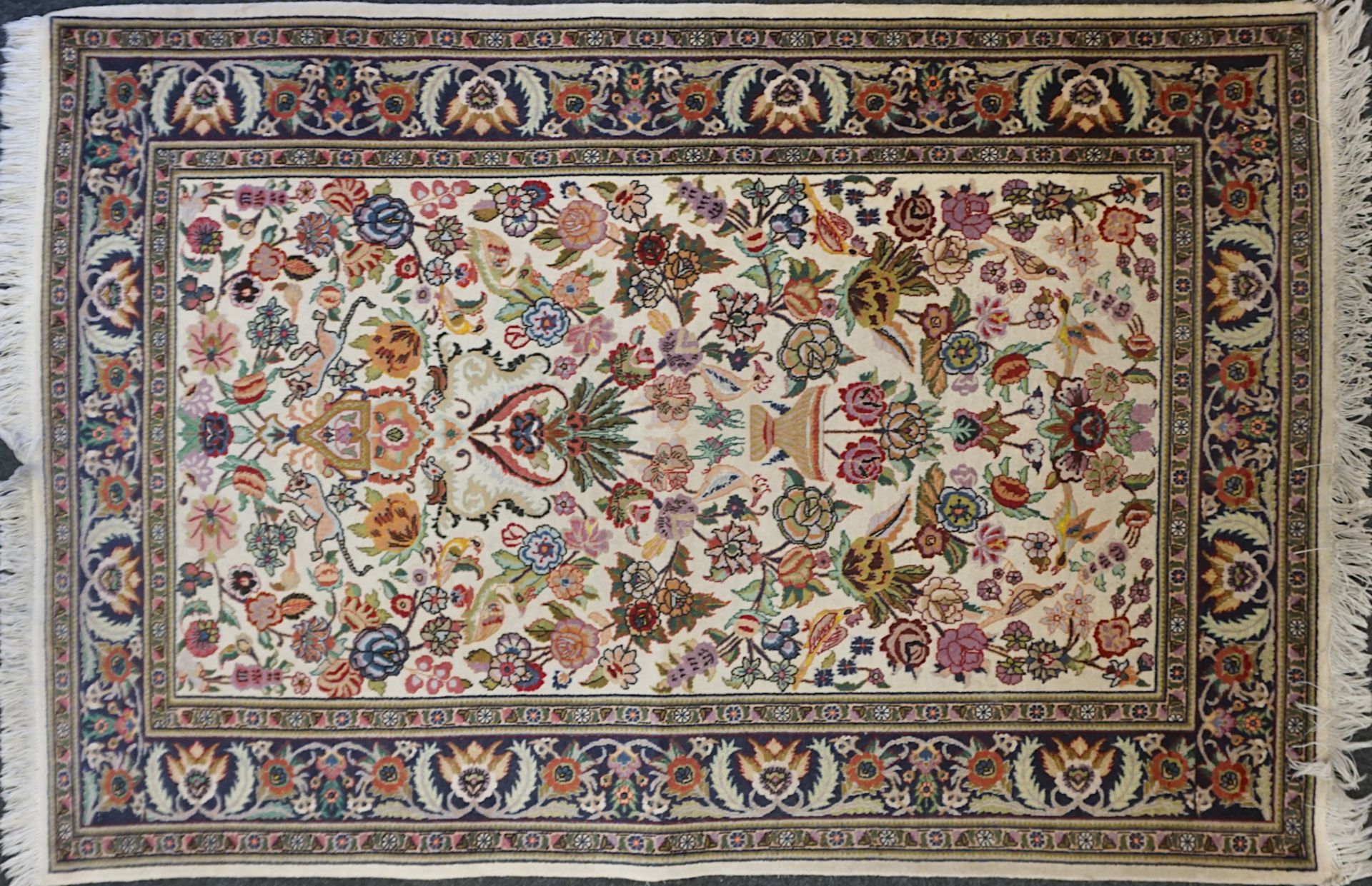 1 Orientteppich 20. Jh. wohl mit Seidenanteil "Reicher Blumen-/Rankendekor" ca. 280x218cm - Bild 4 aus 7