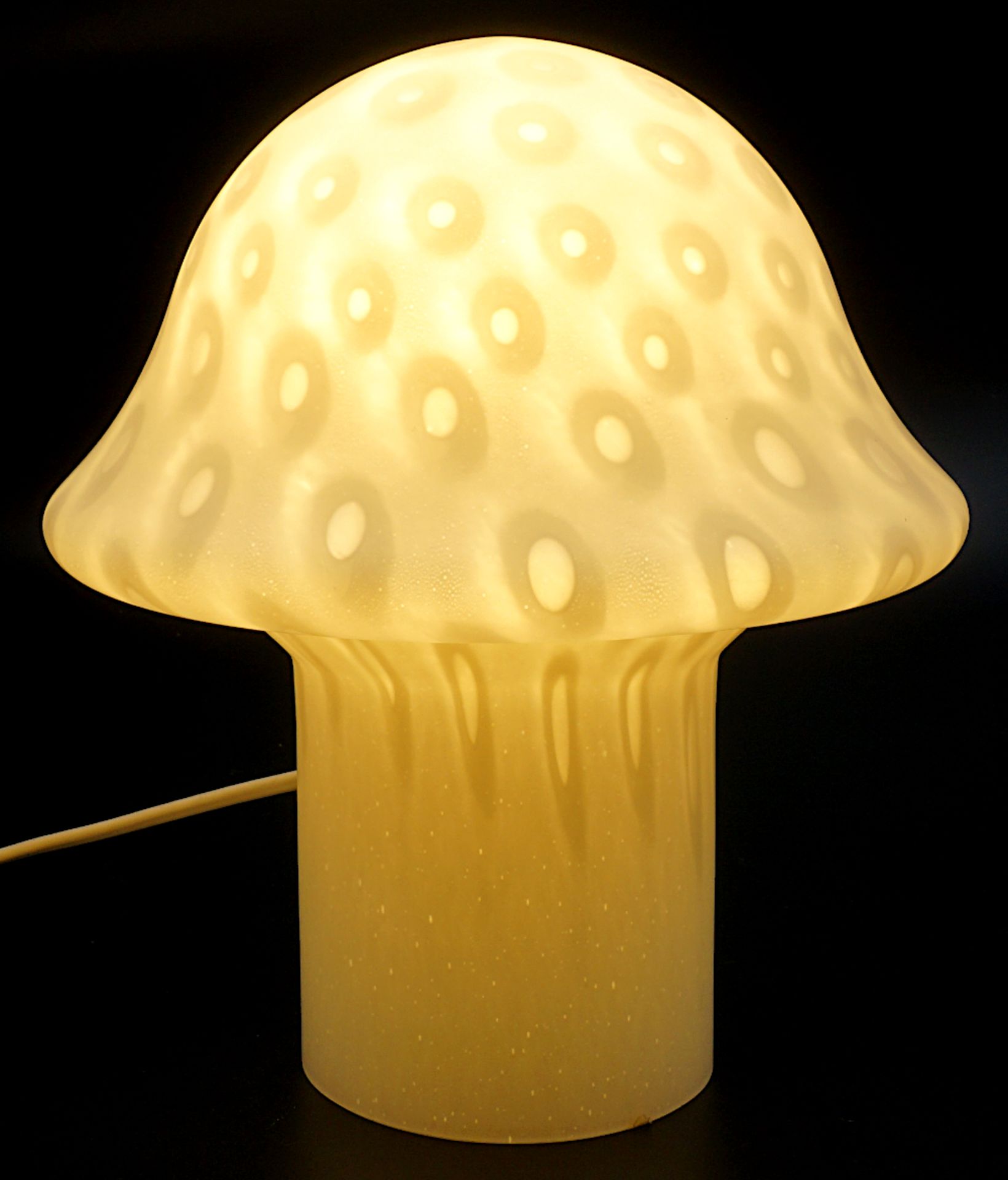 1 Tisch-/Pilzlampe PEILL & PUTZLER wohl 1950er/60er Jahre Milchglas u.a., H ca. 24cm, min. ber./Asp.