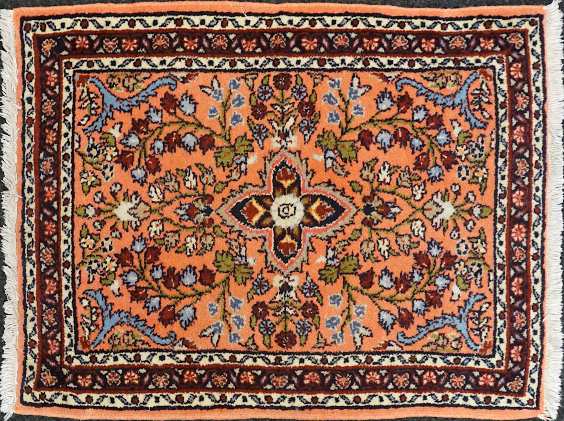 1 Orientteppich 20. Jh. wohl mit Seidenanteil "Reicher Blumen-/Rankendekor" ca. 280x218cm - Bild 7 aus 7