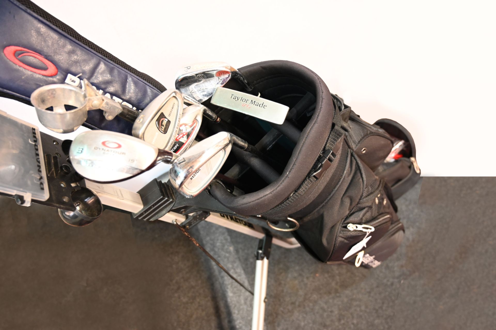 1 Golfbag RUDY PROJECT mit Handwagen DYNATOUR und ca. 7 Golfschlägern versch. Marken, min. Zubehör, - Image 2 of 2