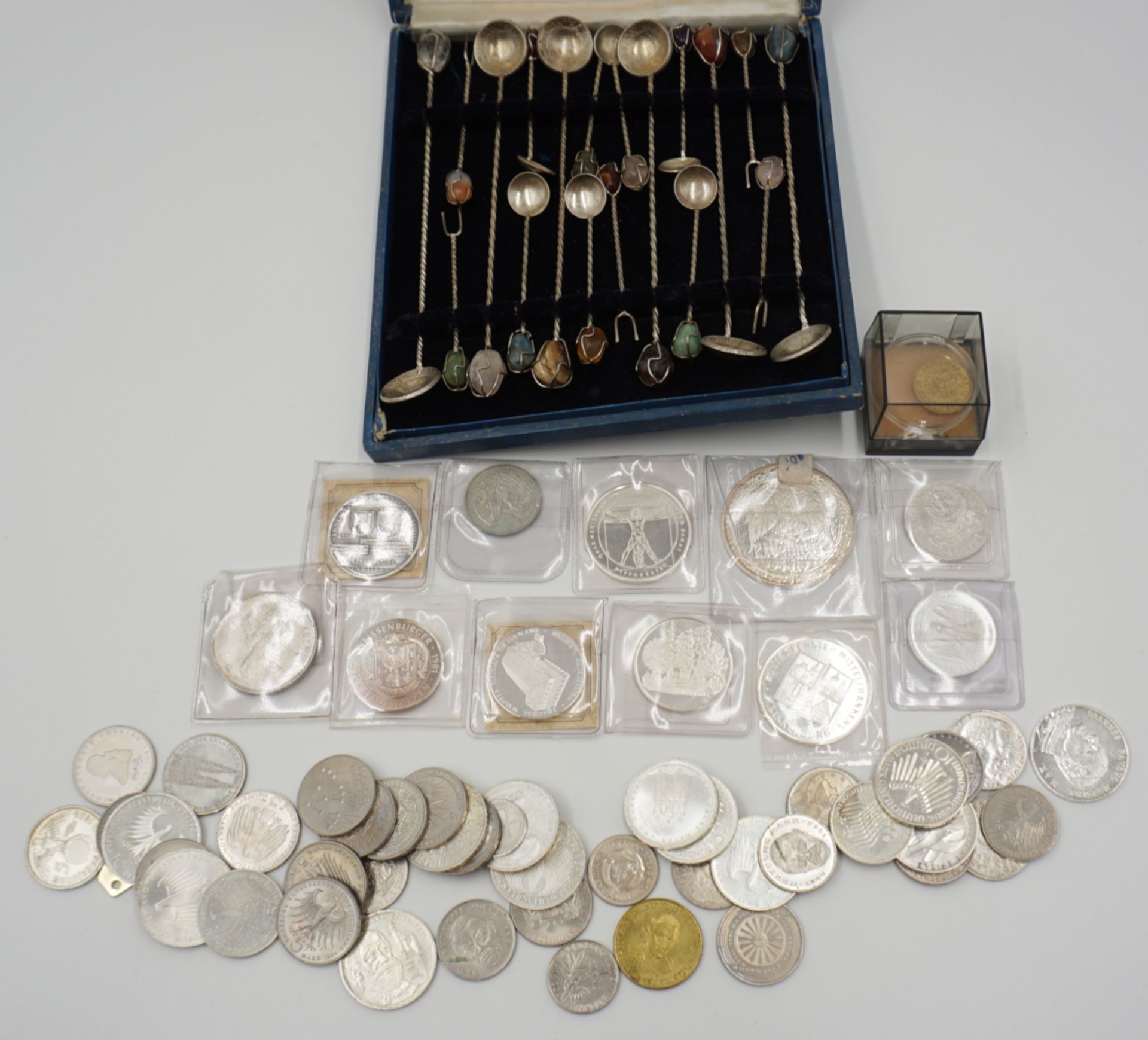 1 Konv. Münzen/Medaillen GG/Silber/Metall u.a., Deutsches Reich 20 DM,