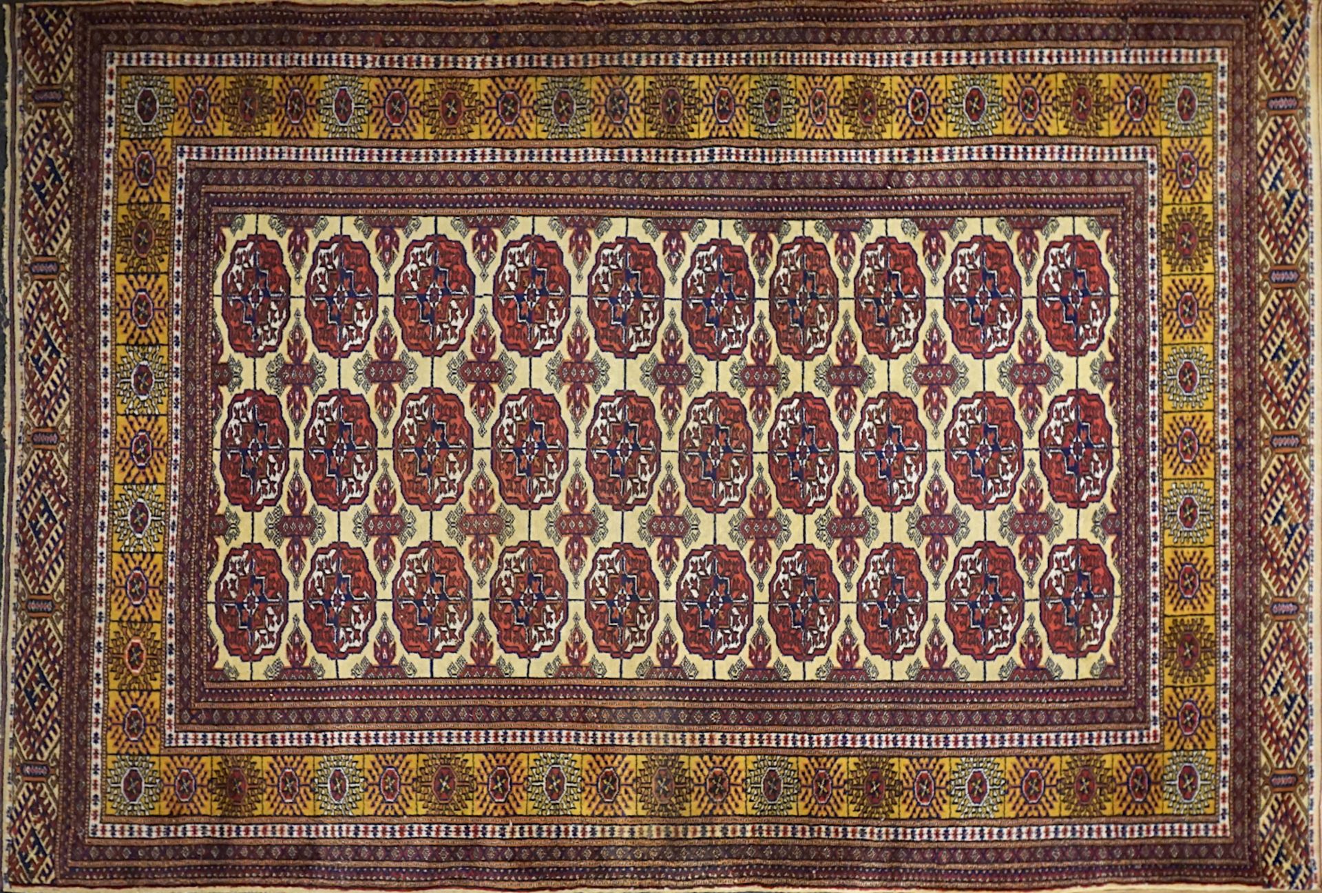 3 Orientteppiche 20. Jh.: 1x gelbgrundig Medaillonreihung ca. 179x127cm, u.a., je Fransen, z.T. min.