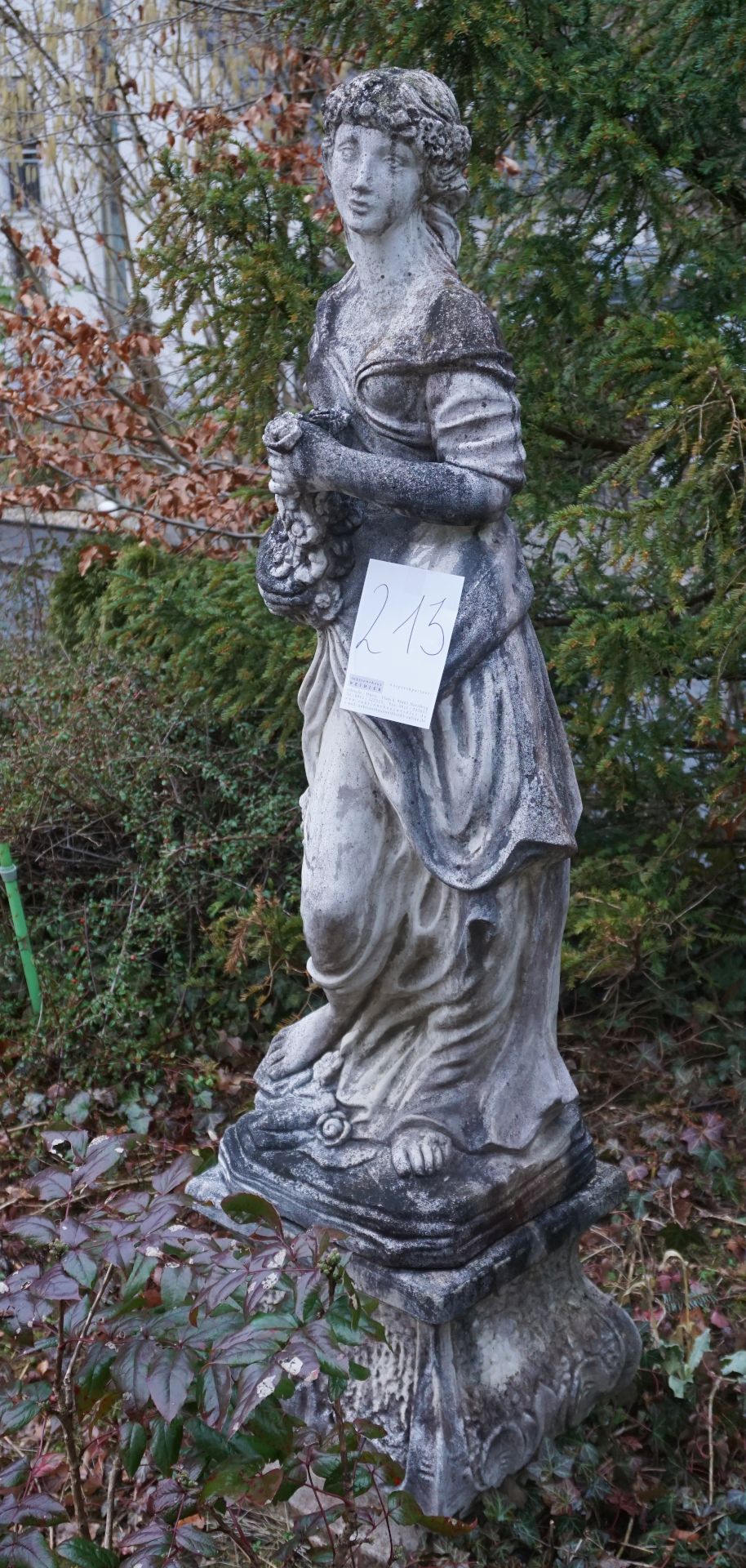 Posten Stein- und Deko-Garten-Figuren
