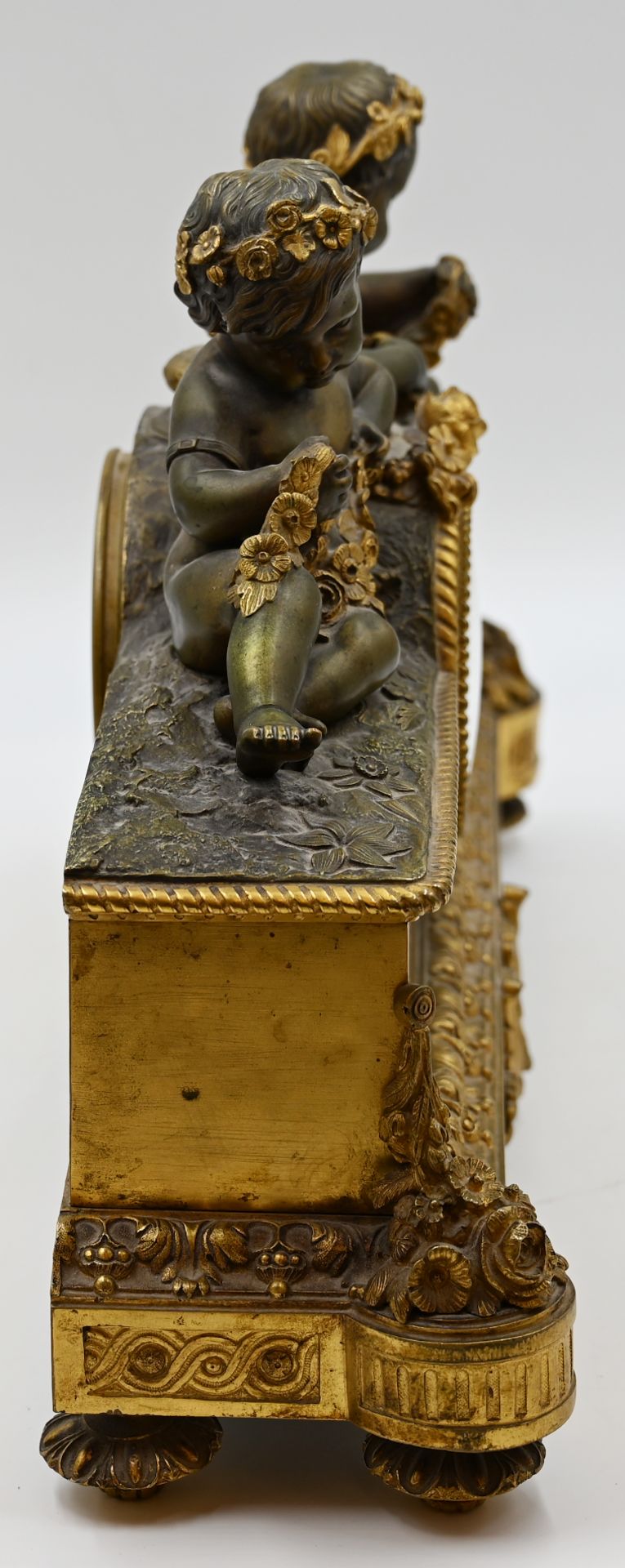 1 prunkvolle Kaminuhr wohl Frankreich, Bronze z.T. vergoldet, auf Messingwerk bez. "Etablissement De - Image 3 of 5