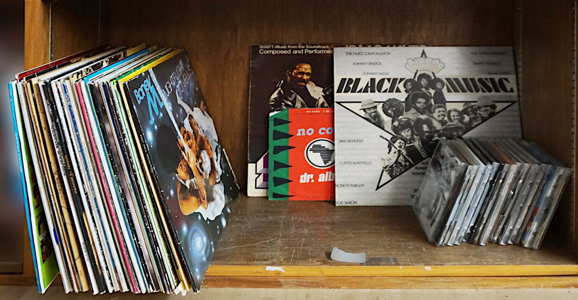 1 Konv. Schallplatten (ca. 40 Stück): "Black Music", "Shaft", "Boney M.", "ABBA", u.a. sowie Musik-C - Bild 2 aus 2
