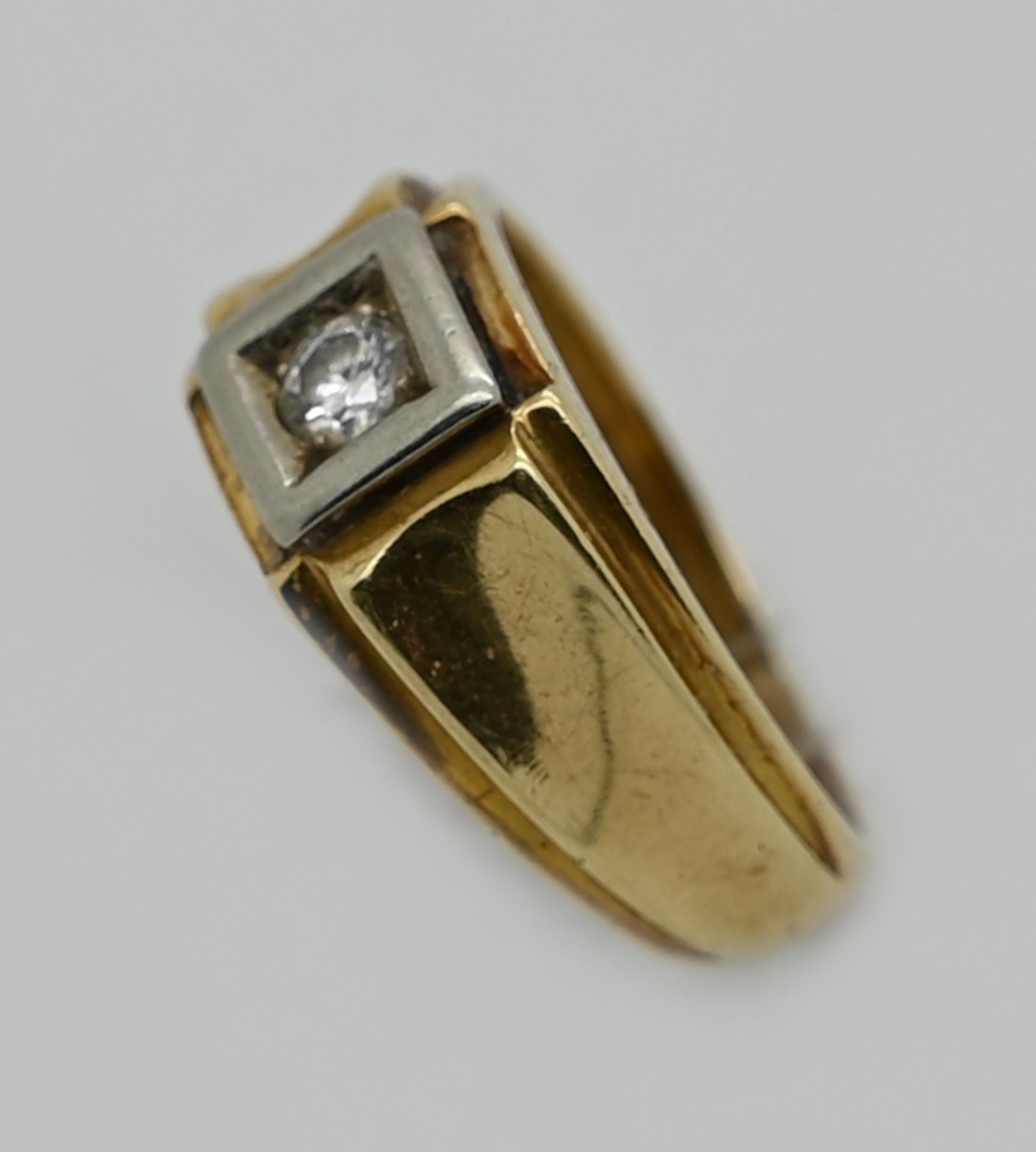 1 Herrenring GG/WG 14ct. mit Solitärbrillant ca. 0,2ct., Ringgröße ca. 60, Tsp. - Bild 2 aus 2