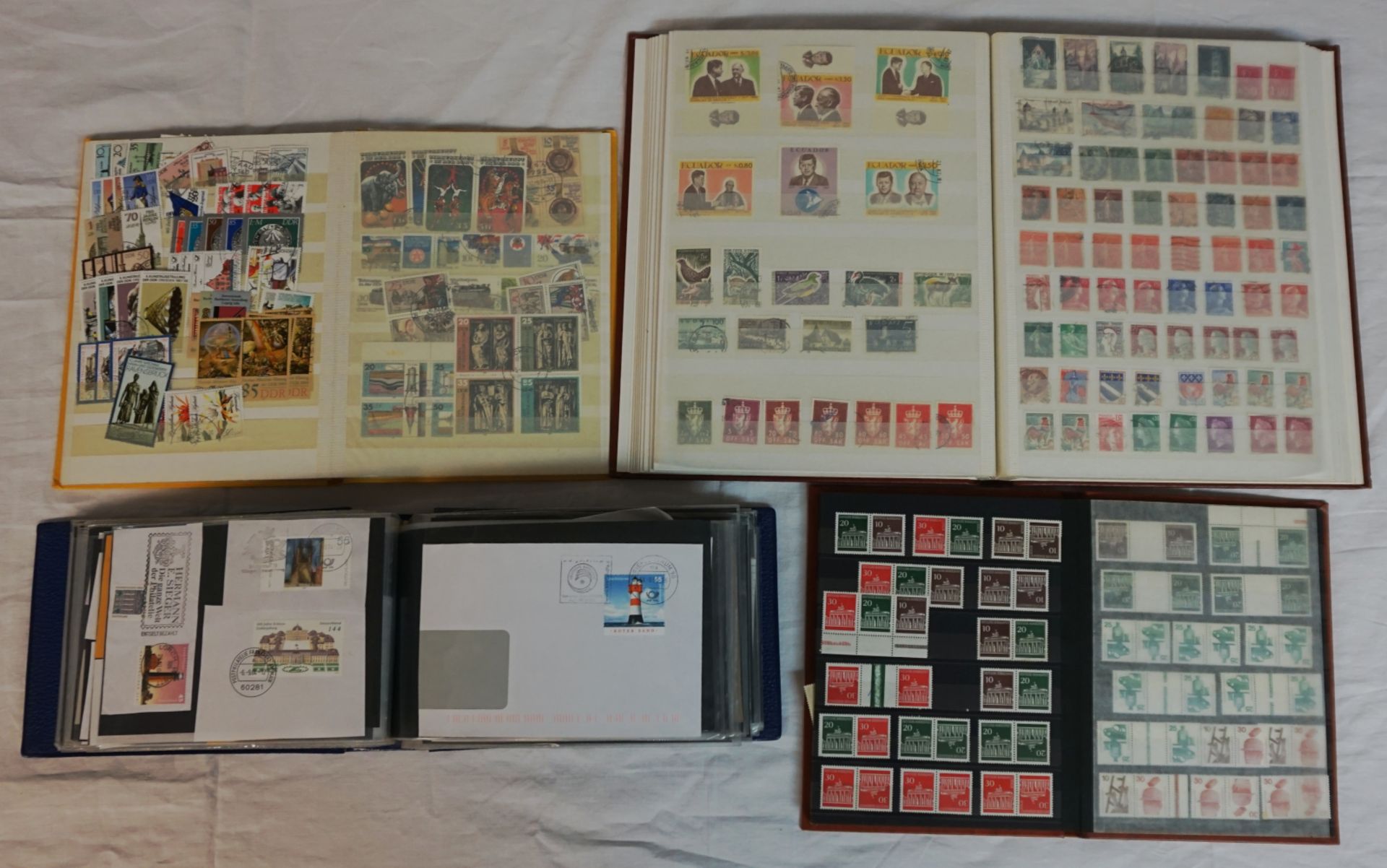 1 umfangreiche Sammlung Briefmarken in ca. 23 Alben: BRD, Alle Welt u.a. Marshall-Inseln, min. Deuts