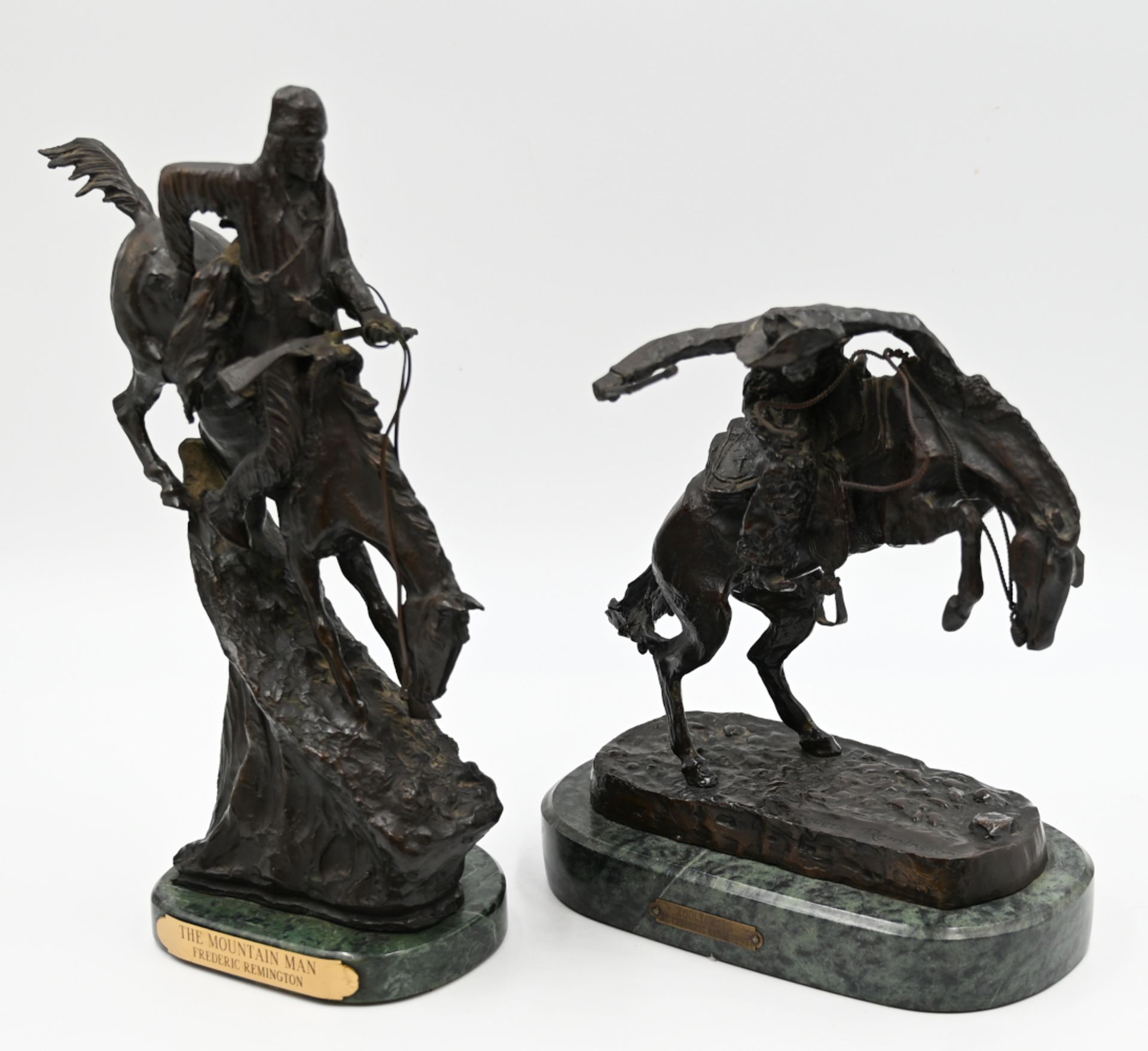 2 Bronzefiguren je sign./auf Platte bez. Frederic REMINGTON (wohl F. Sackrider R. 1861-1909):