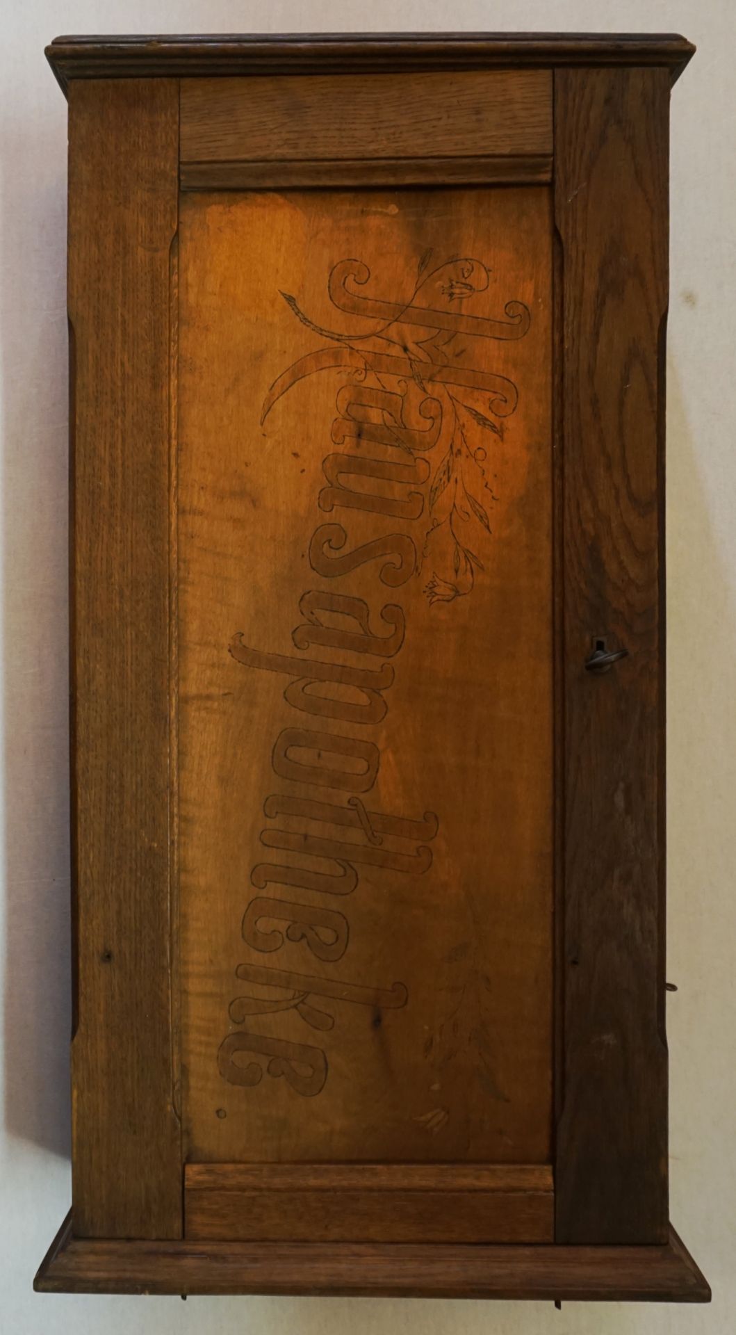 1 Regulator wohl Ende 19. Jh., Holz beschnitzt, Pendel, 2 Gewichte, H ca. 123cm, min. besch. (Aufhän - Bild 3 aus 4
