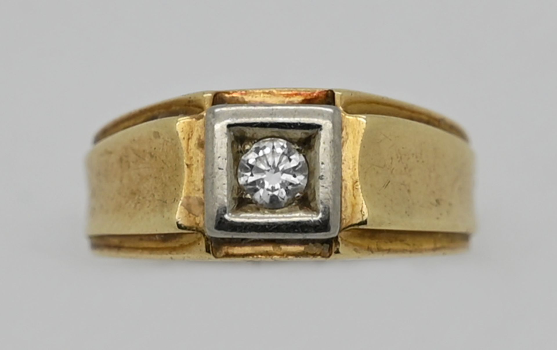 1 Herrenring GG/WG 14ct. mit Solitärbrillant ca. 0,2ct., Ringgröße ca. 60, Tsp.