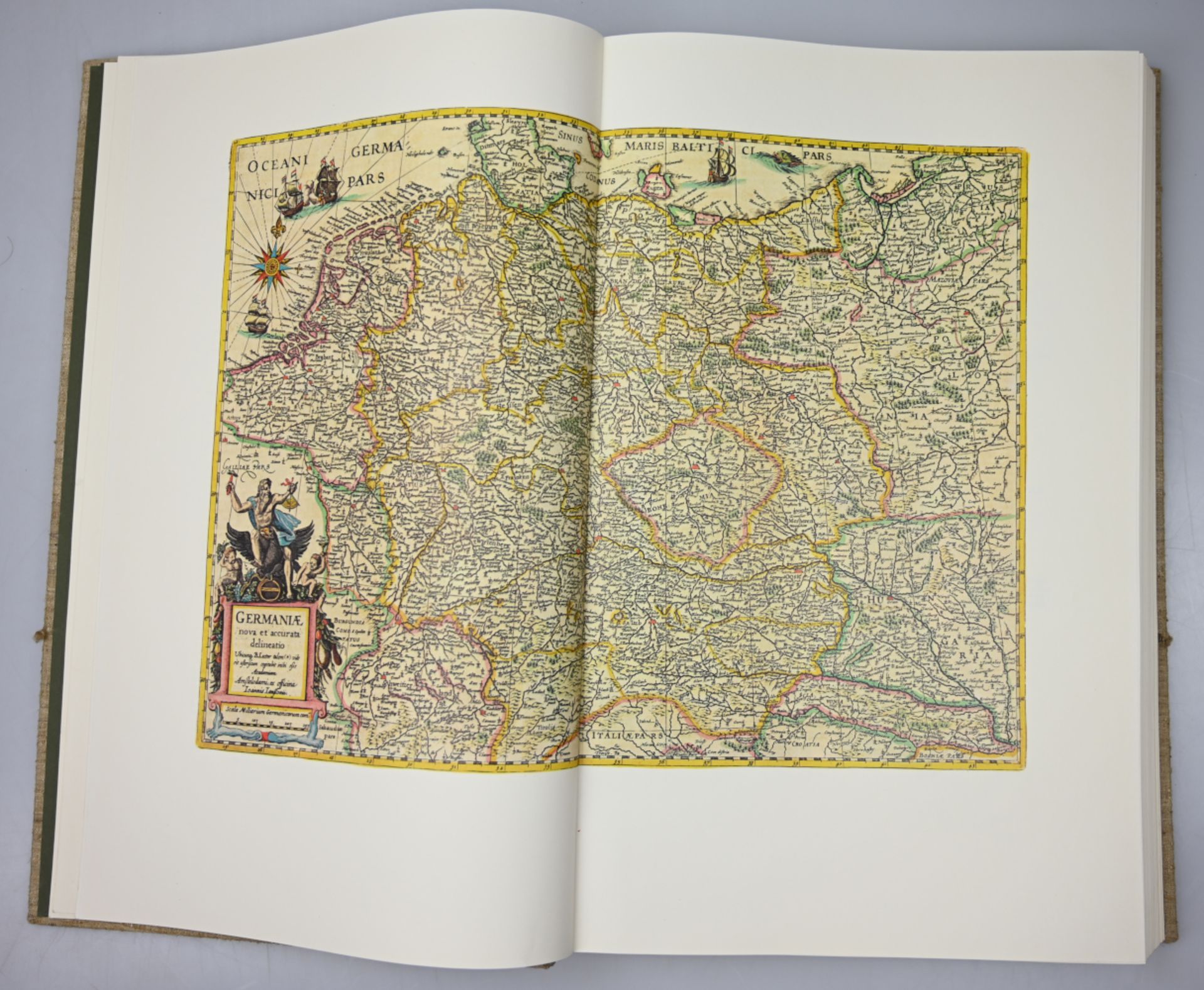 1 kleines Konv. Bücher: 1 Faksimile "Novus Atlas Absolutisimus" Verlag: Johannes JANNSON Amsterdam 1 - Image 2 of 4