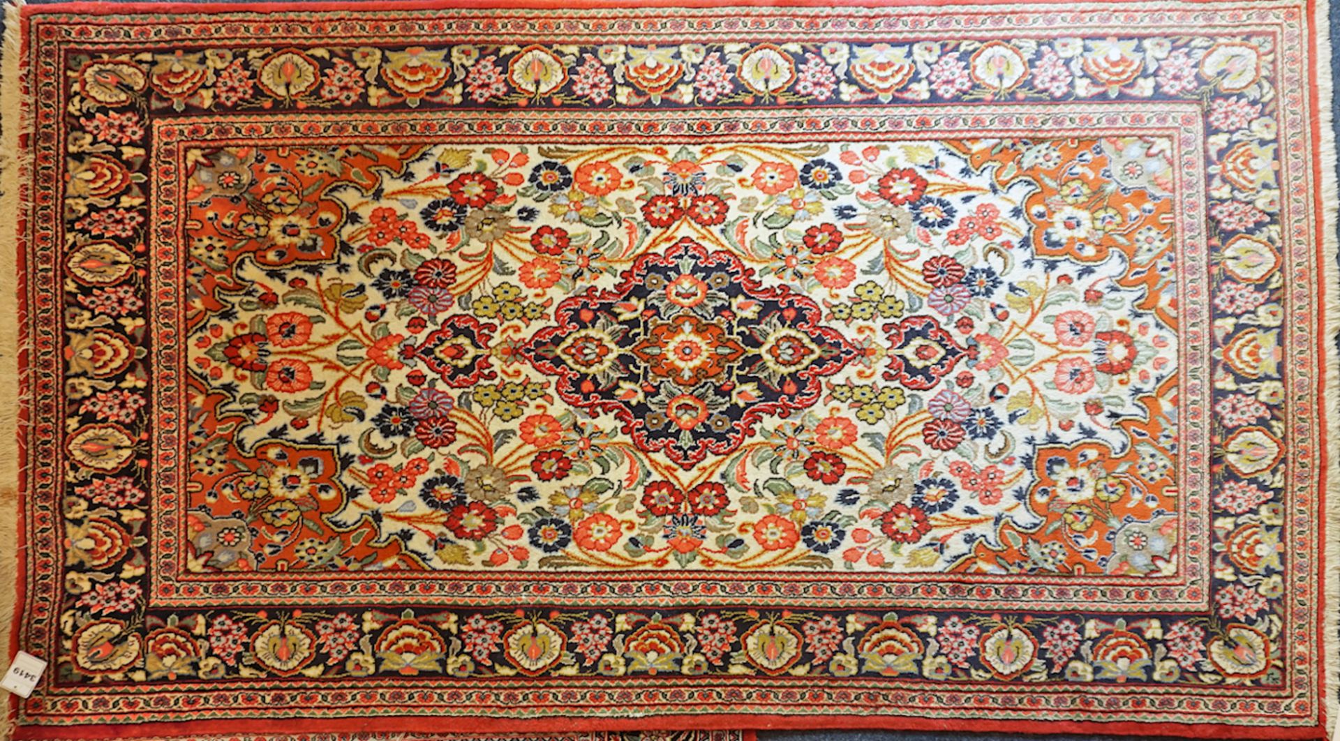 2 Orientteppiche je GHOM 20. Jh. Kork/Wolle beigegrundig ca. 202x126cm bzw. ca. 210x142cm, min. ber